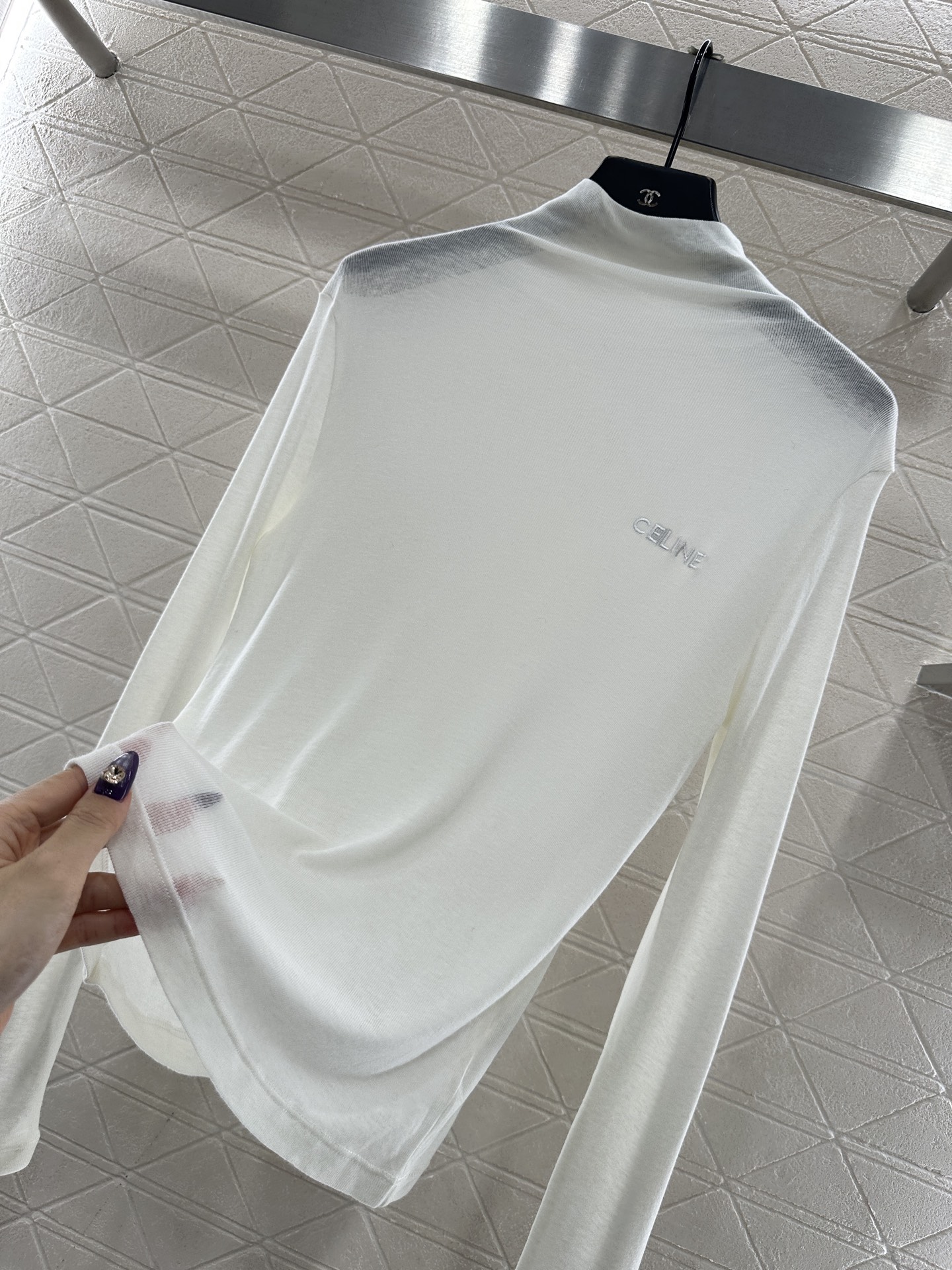 ♥Celin*♥2025新品上架 修身字母高领打底衫定制YB羊毛材质，质感舒适，弹力十足，修身高领打底裁