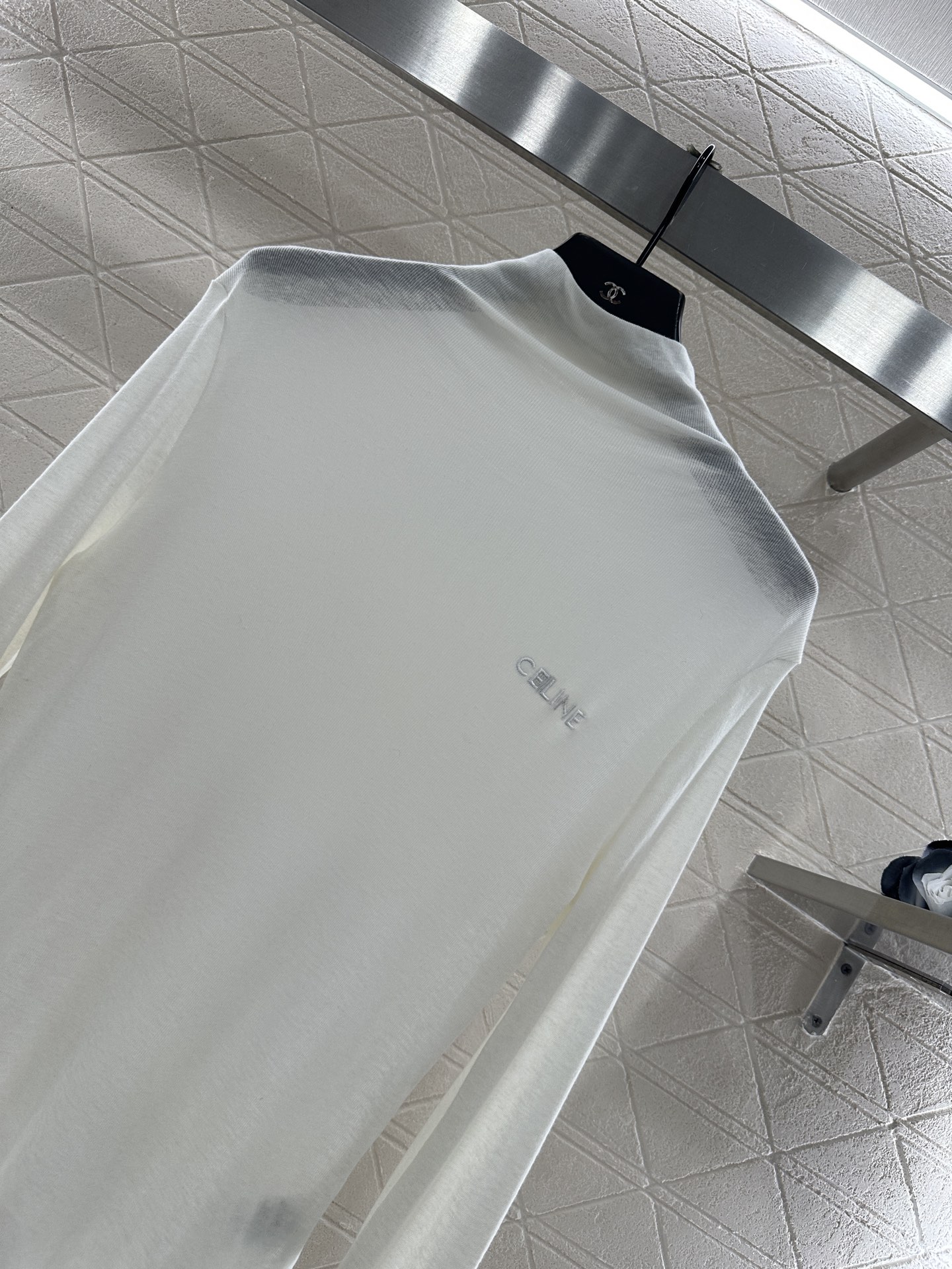 ♥Celin*♥2025新品上架 修身字母高领打底衫定制YB羊毛材质，质感舒适，弹力十足，修身高领打底裁