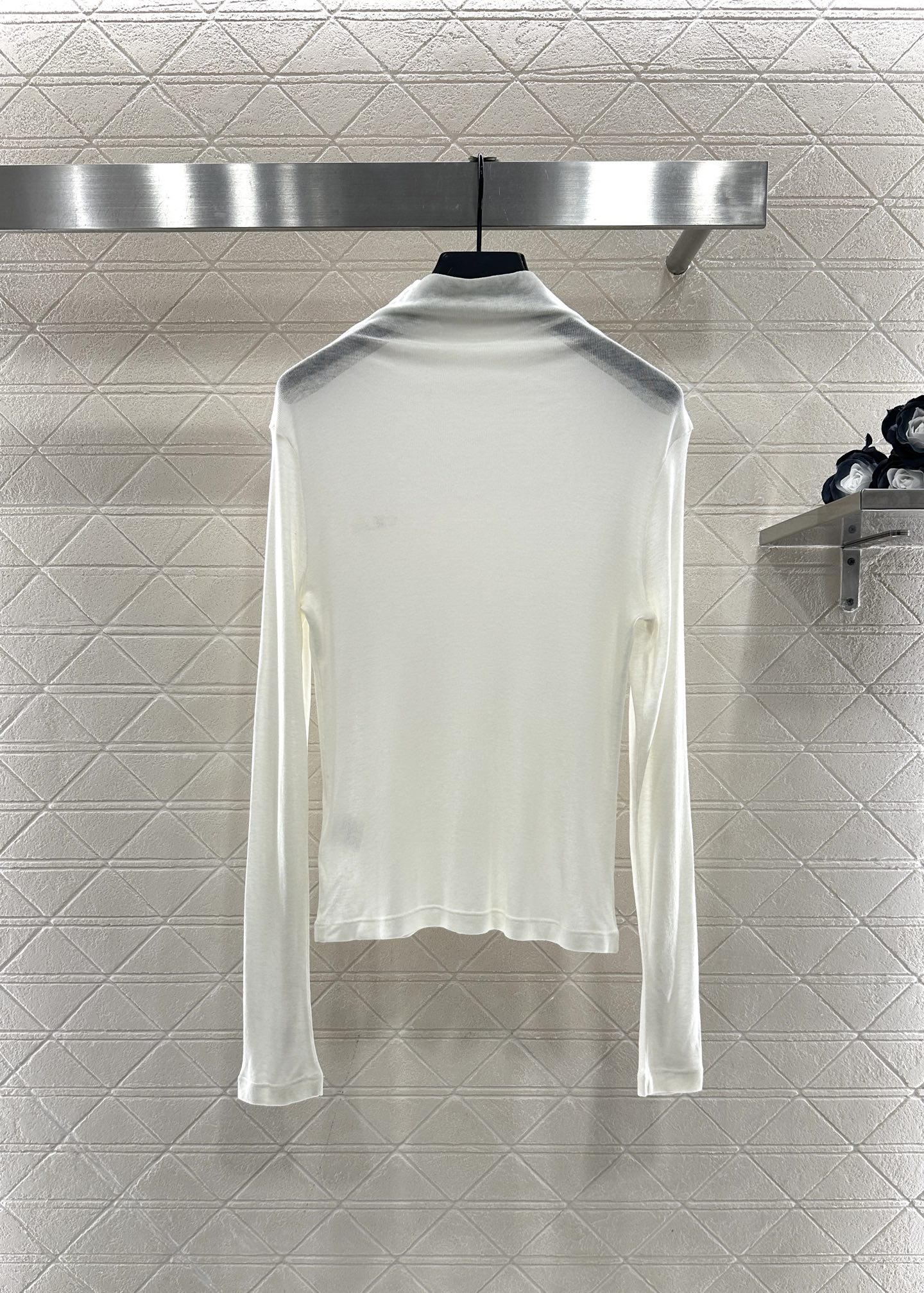 ♥Celin*♥2025新品上架 修身字母高领打底衫定制YB羊毛材质，质感舒适，弹力十足，修身高领打底裁