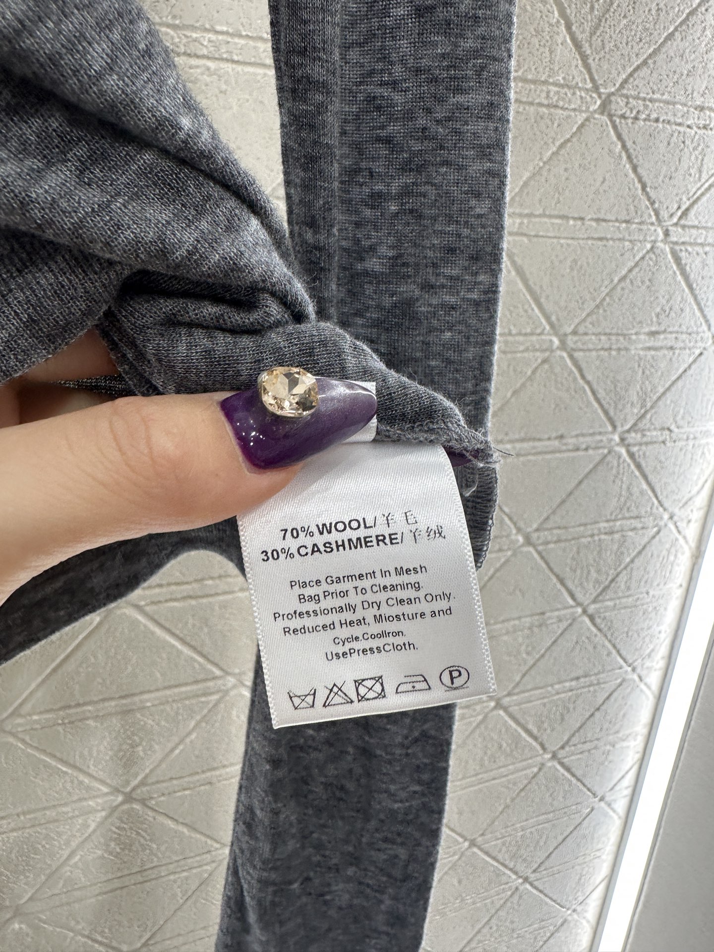 ♥Celin*♥2025新品上架 修身字母高领打底衫定制YB羊毛材质，质感舒适，弹力十足，修身高领打底裁