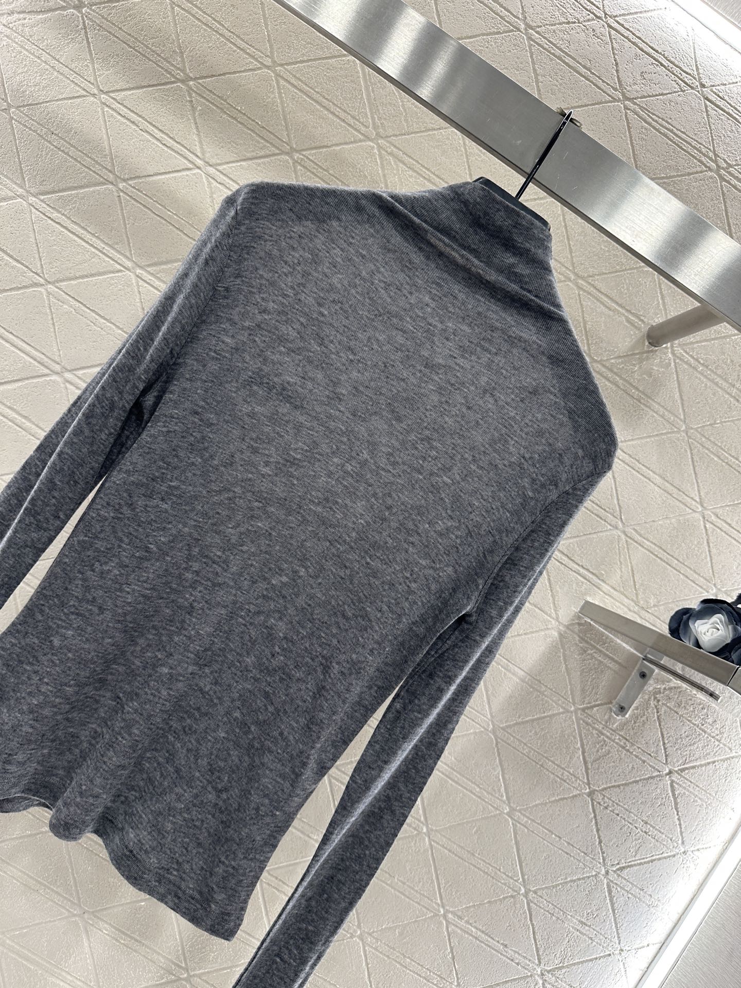 ♥Celin*♥2025新品上架 修身字母高领打底衫定制YB羊毛材质，质感舒适，弹力十足，修身高领打底裁