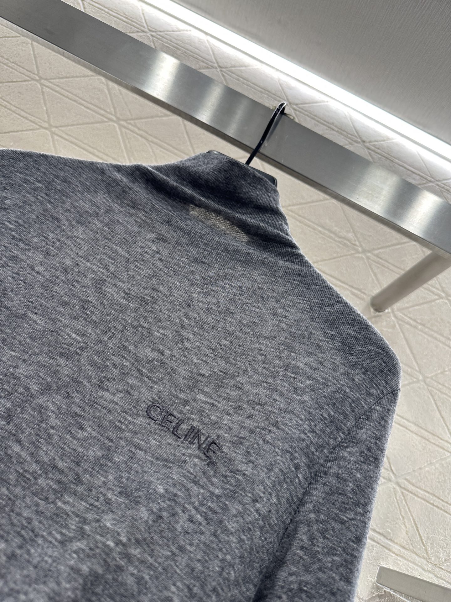 ♥Celin*♥2025新品上架 修身字母高领打底衫定制YB羊毛材质，质感舒适，弹力十足，修身高领打底裁