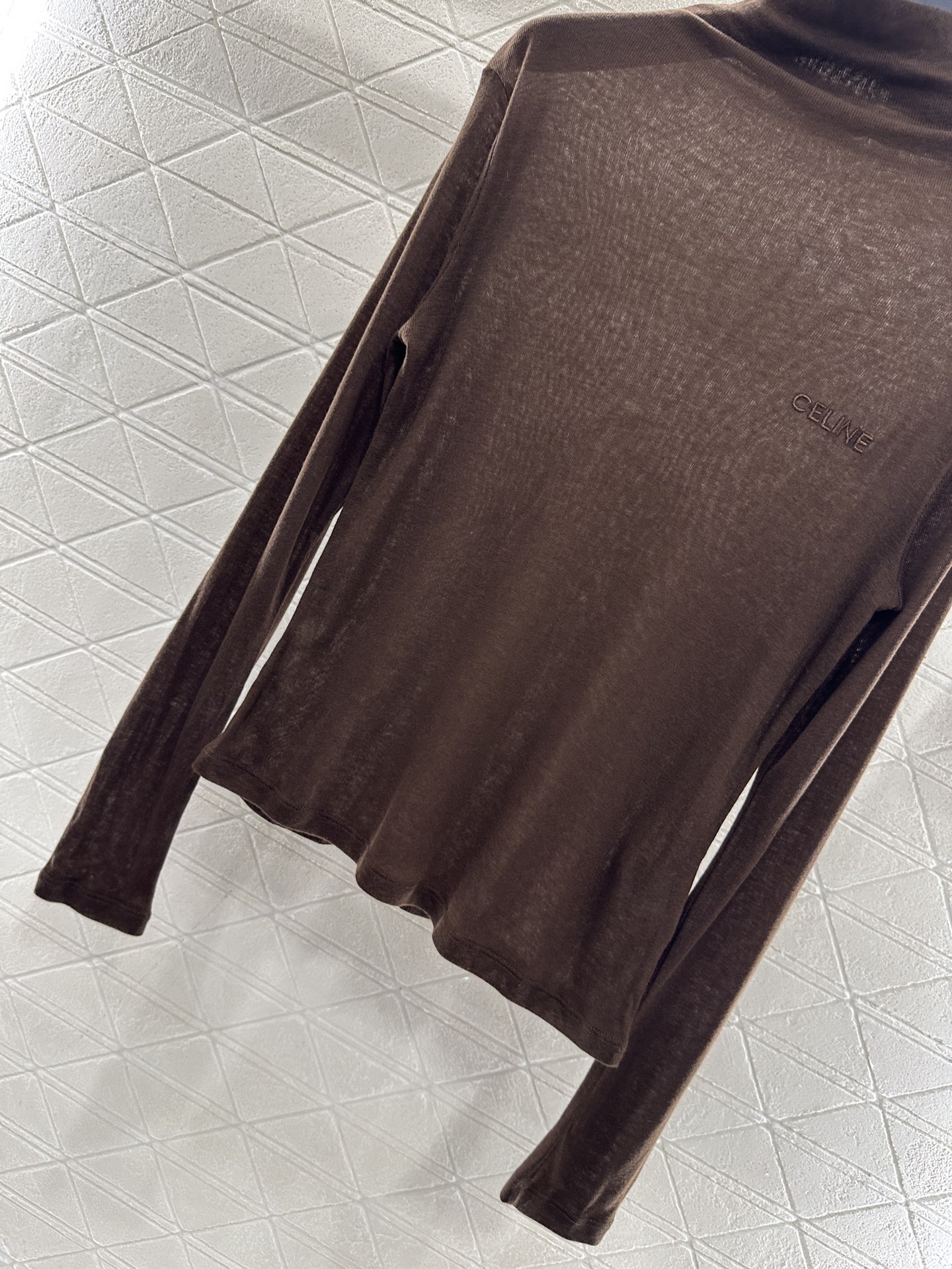 ♥Celin*♥2025新品上架 修身字母高领打底衫定制YB羊毛材质，质感舒适，弹力十足，修身高领打底裁