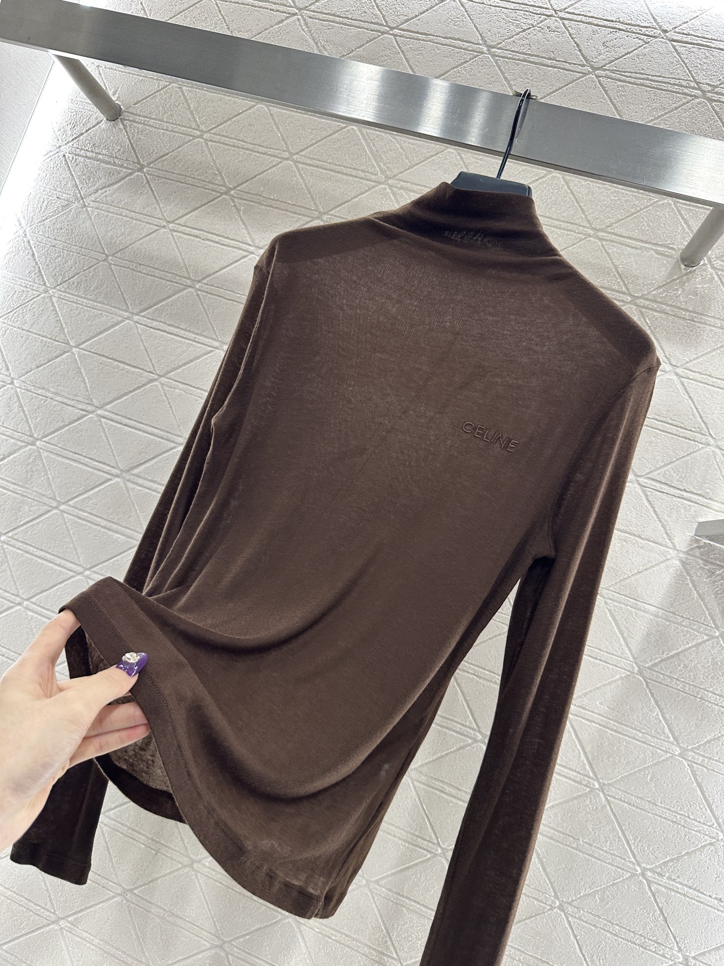 ♥Celin*♥2025新品上架 修身字母高领打底衫定制YB羊毛材质，质感舒适，弹力十足，修身高领打底裁