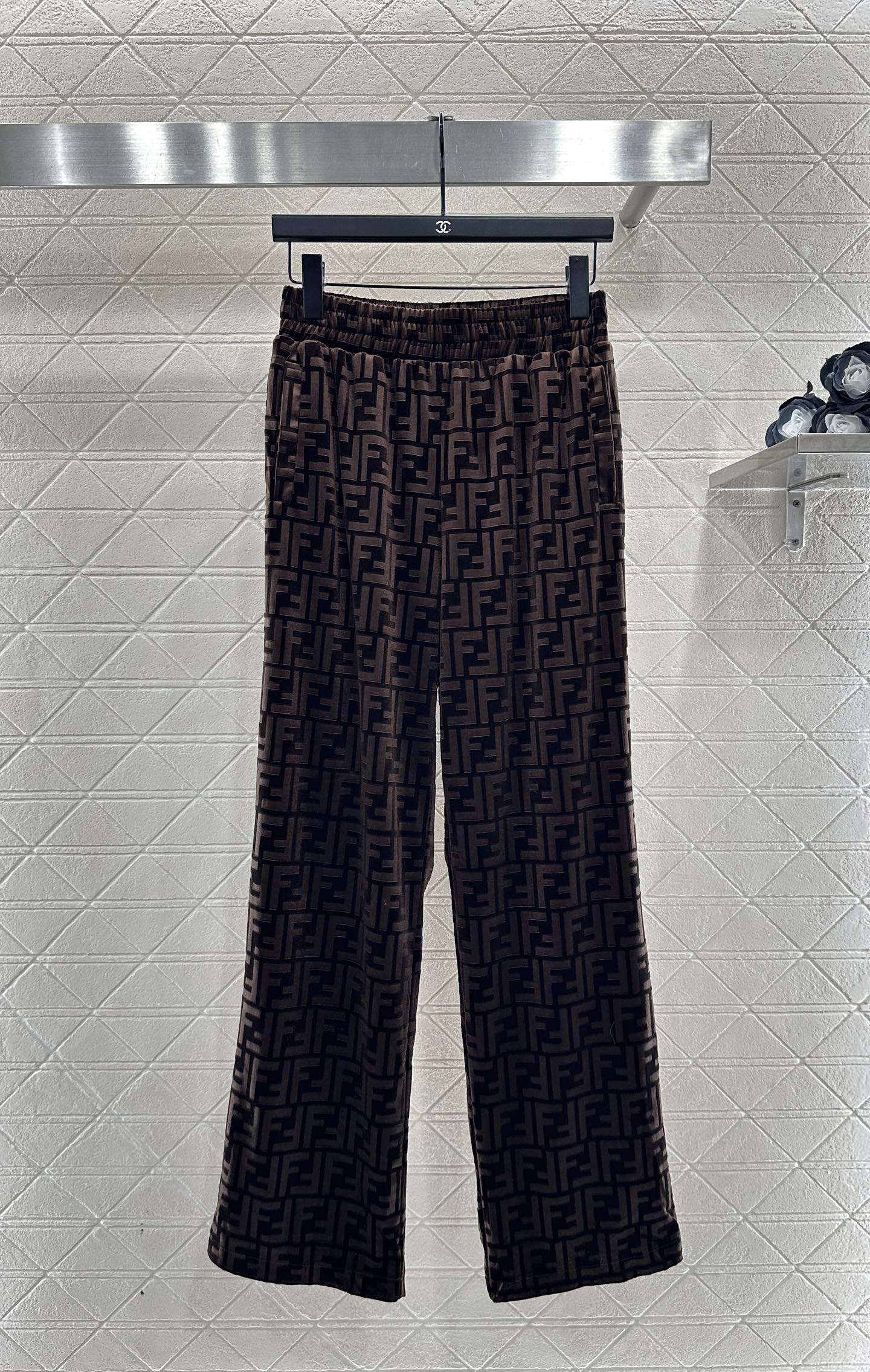 ♥Fend*♥2025新品上架 立体压花字母外套长裤套装定制YB进口丝绒材质，工艺处理，立体压花处理，呈