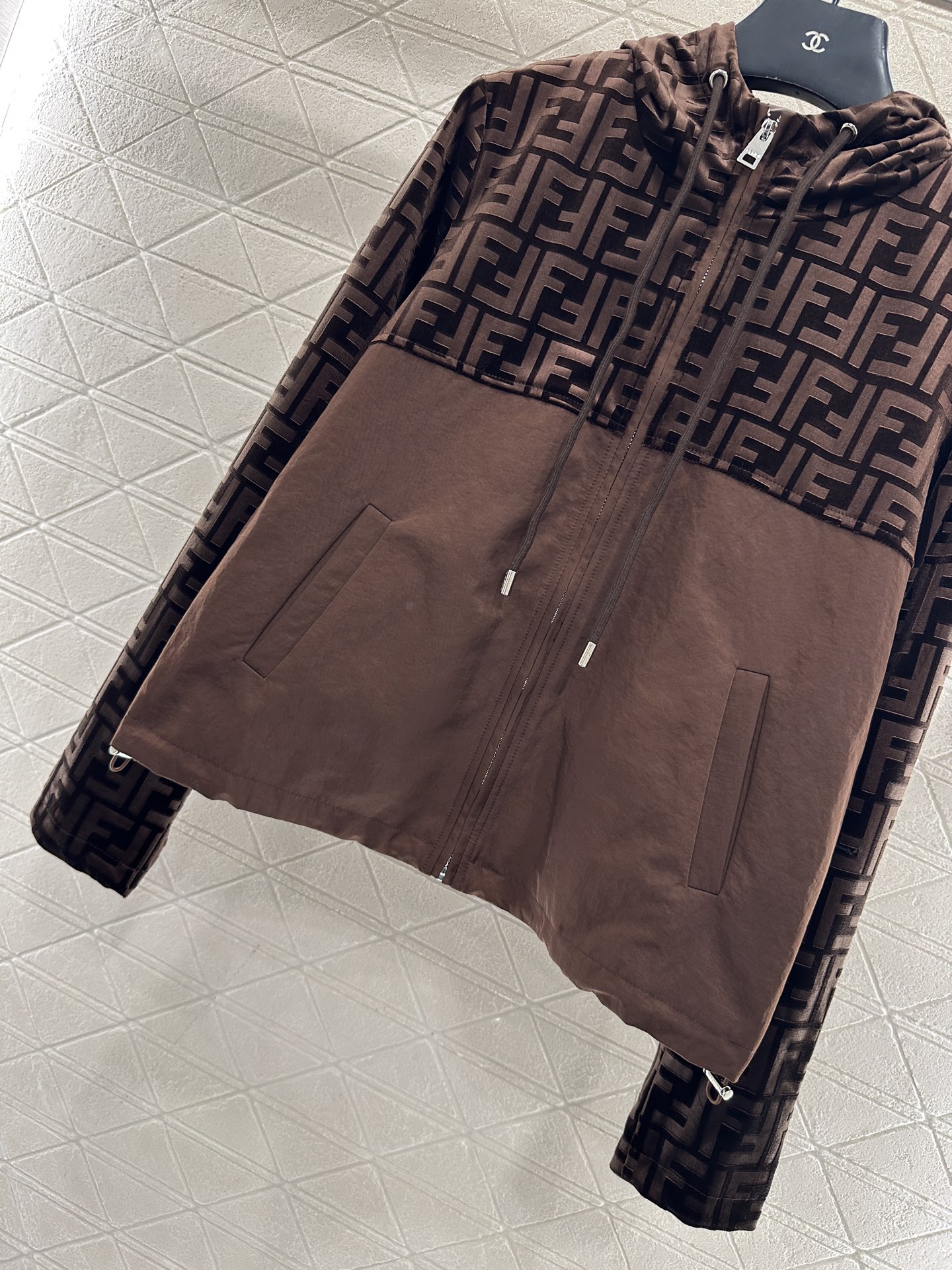 ♥Fend*♥2025新品上架 立体压花字母外套长裤套装定制YB进口丝绒材质，工艺处理，立体压花处理，呈