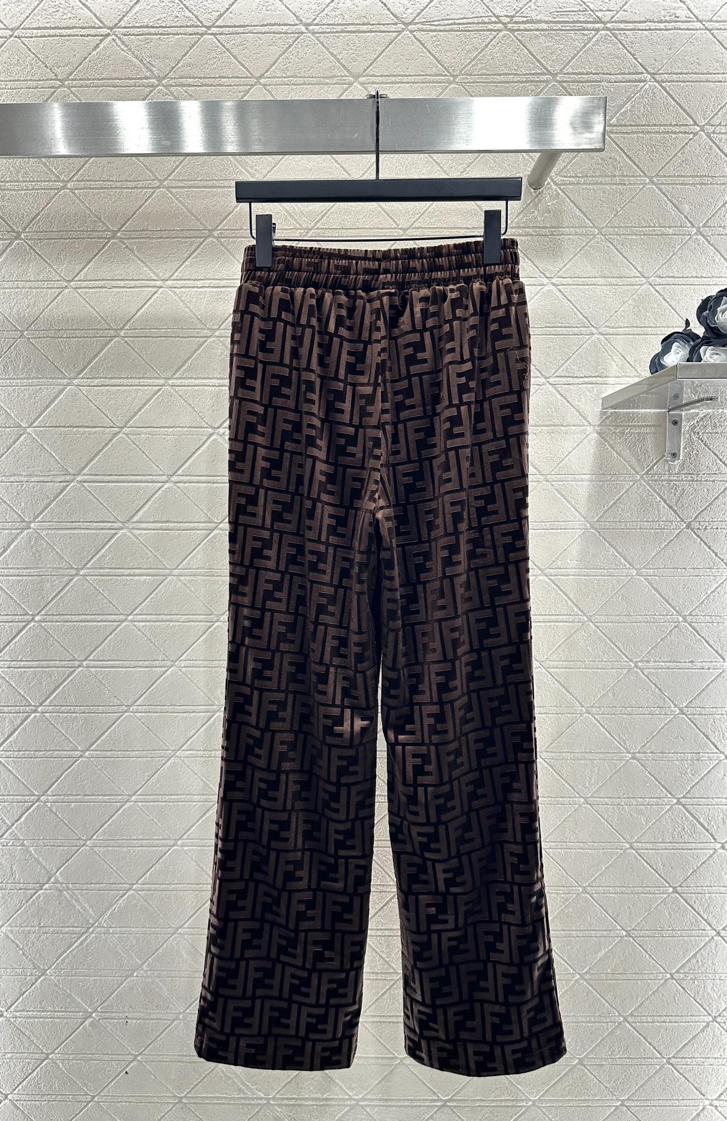 ♥Fend*♥2025新品上架 立体压花字母外套长裤套装定制YB进口丝绒材质，工艺处理，立体压花处理，呈