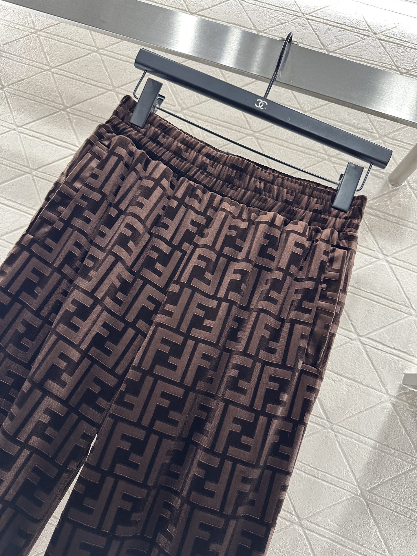 ♥Fend*♥2025新品上架 立体压花字母外套长裤套装定制YB进口丝绒材质，工艺处理，立体压花处理，呈