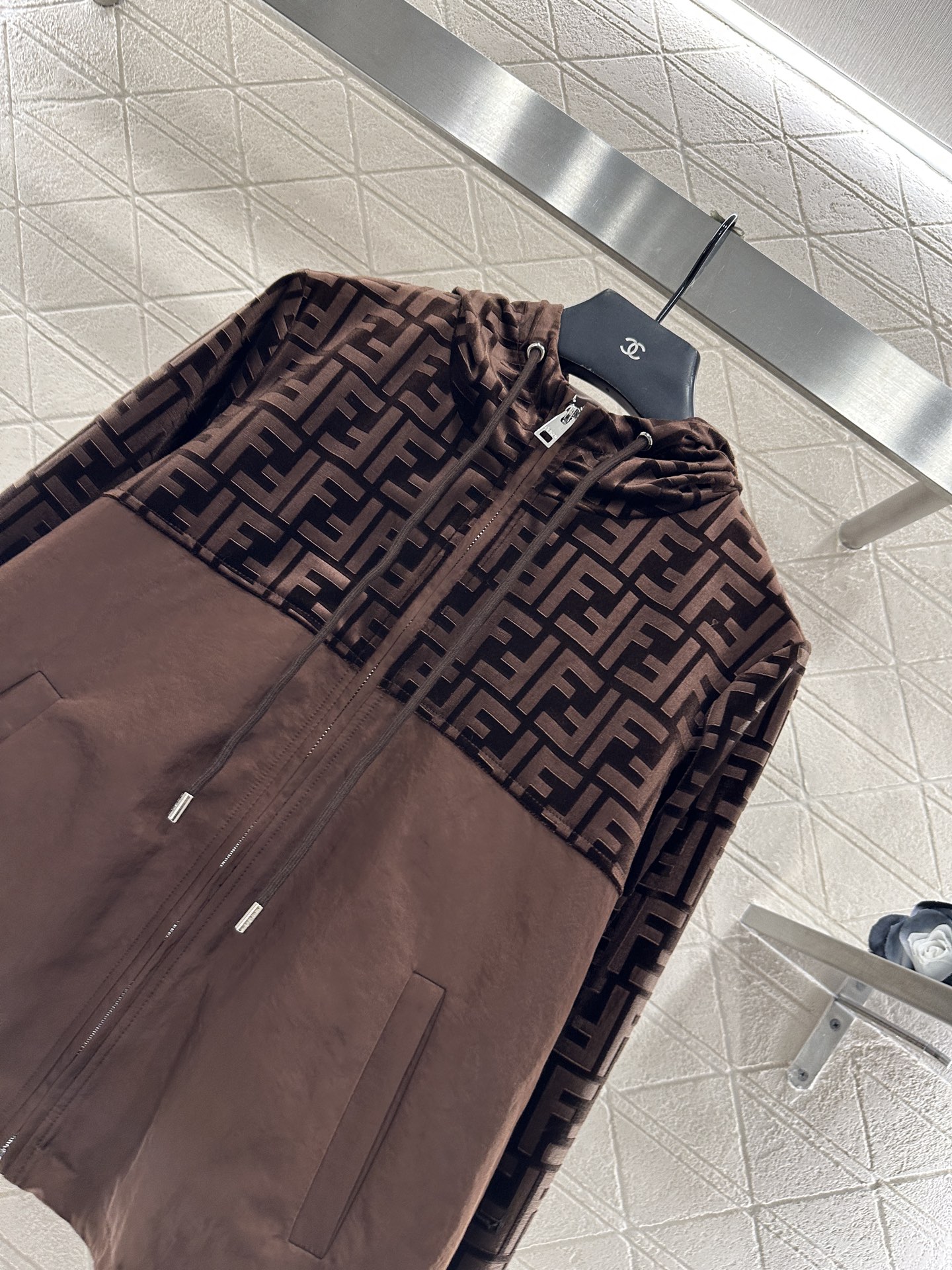 ♥Fend*♥2025新品上架 立体压花字母外套长裤套装定制YB进口丝绒材质，工艺处理，立体压花处理，呈