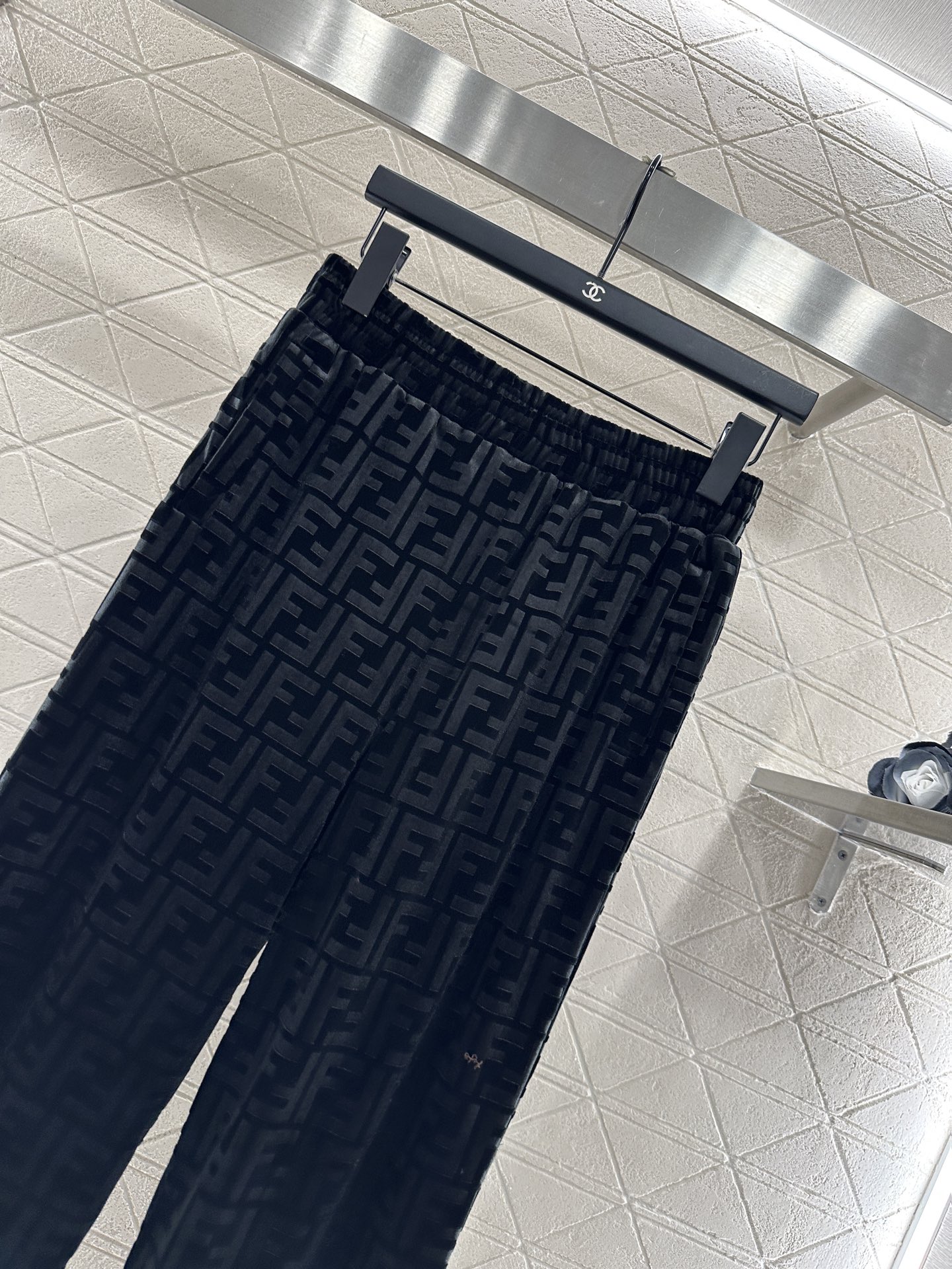 ♥Fend*♥2025新品上架 立体压花字母外套长裤套装定制YB进口丝绒材质，工艺处理，立体压花处理，呈