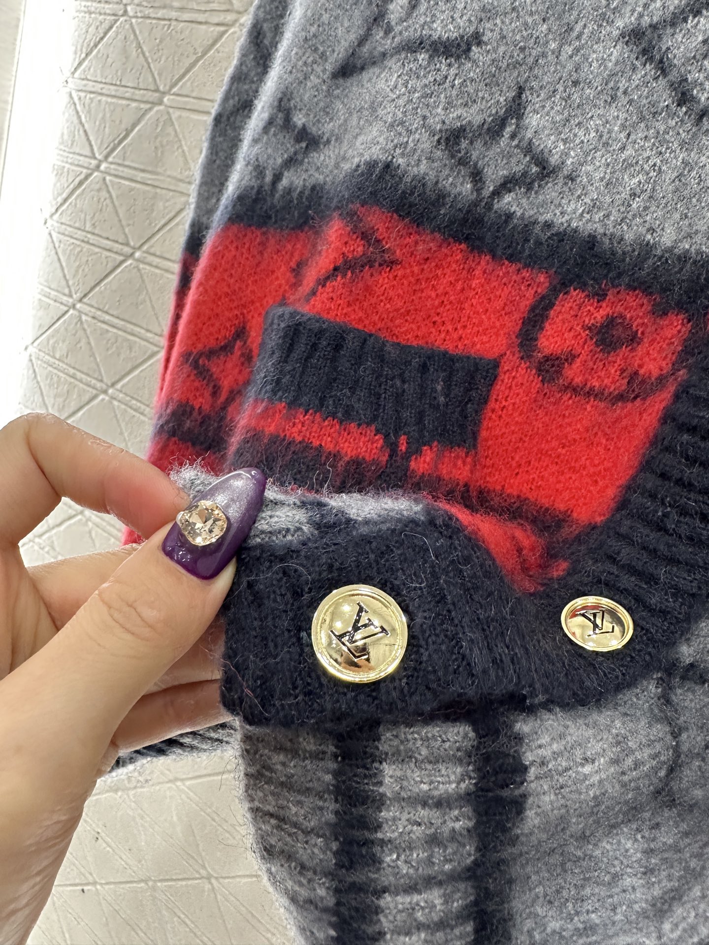 ♥Louis vuitto*♥2025新品上架 提花撞色羊毛开衫定制YB羊毛纱线织造，质感高级，穿搭舒适