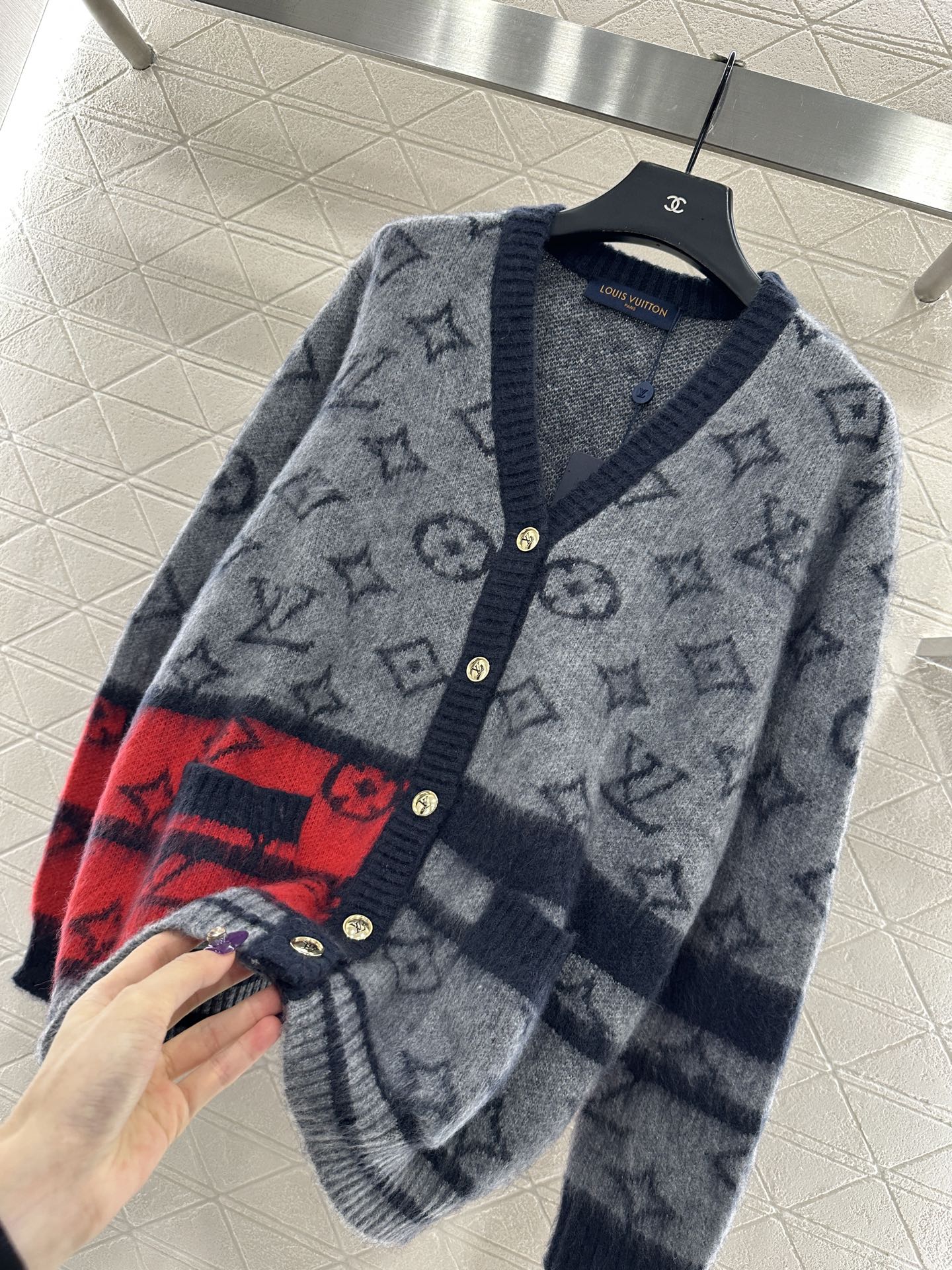 ♥Louis vuitto*♥2025新品上架 提花撞色羊毛开衫定制YB羊毛纱线织造，质感高级，穿搭舒适