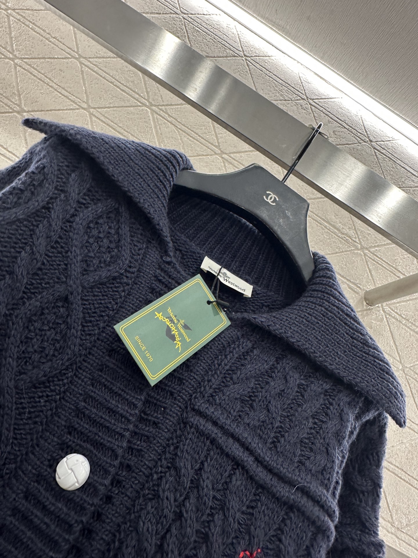 ♥West vivienn*♥2025新品上架 翻领刺绣针织外套定制YB羊毛纱线织造，舒适保暖，质感上乘