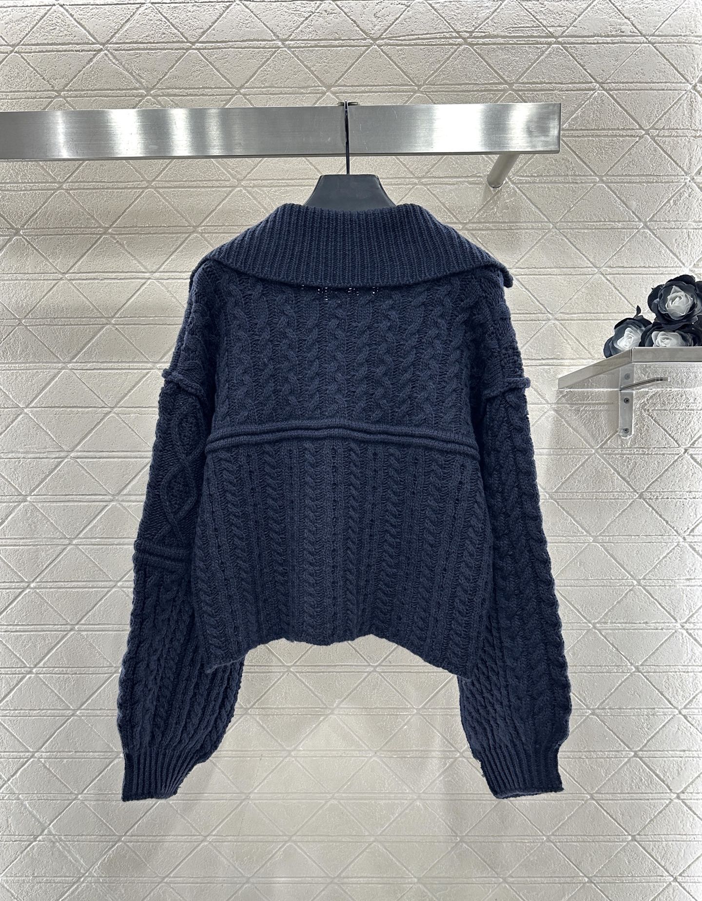 ♥West vivienn*♥2025新品上架 翻领刺绣针织外套定制YB羊毛纱线织造，舒适保暖，质感上乘