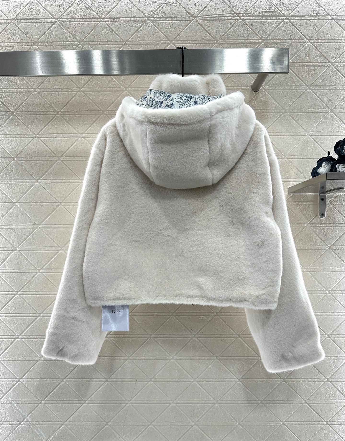 ♥Dio*♥2025新品上架 连帽水貂外套定制YB进口水貂毛材质，丝滑毛绒肌理，舒适保暖，连帽拉链外套版