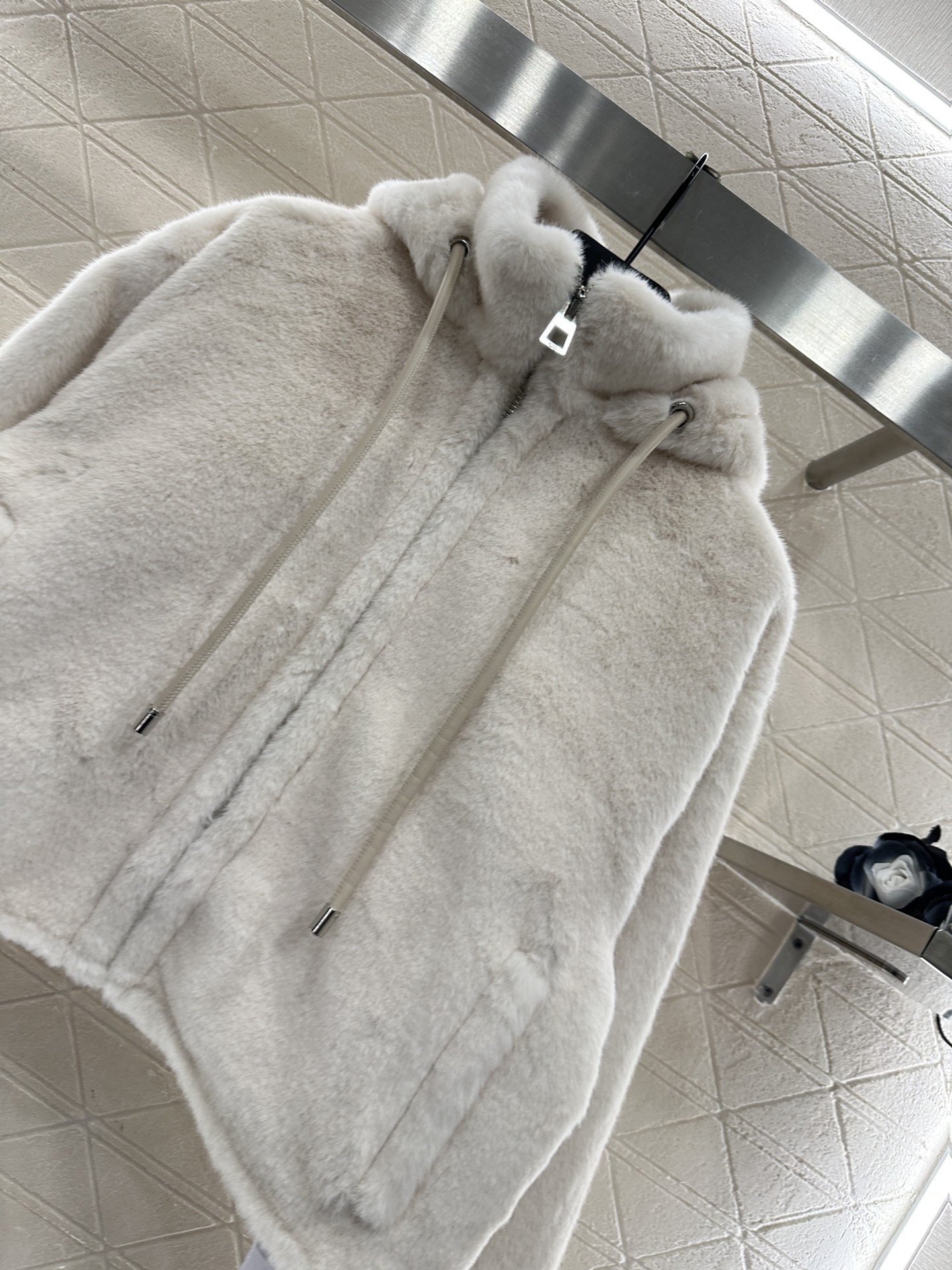 ♥Dio*♥2025新品上架 连帽水貂外套定制YB进口水貂毛材质，丝滑毛绒肌理，舒适保暖，连帽拉链外套版