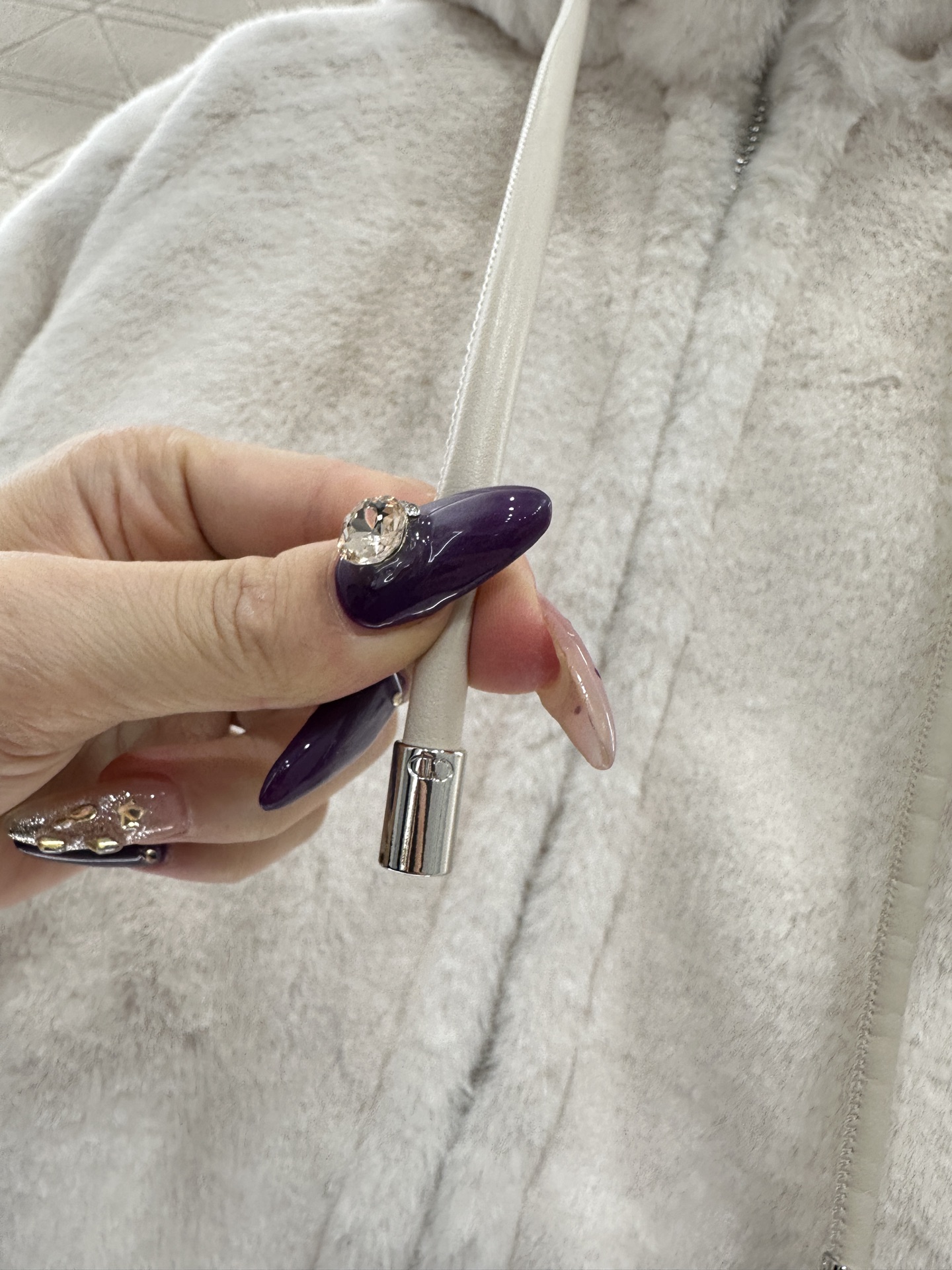 ♥Dio*♥2025新品上架 连帽水貂外套定制YB进口水貂毛材质，丝滑毛绒肌理，舒适保暖，连帽拉链外套版