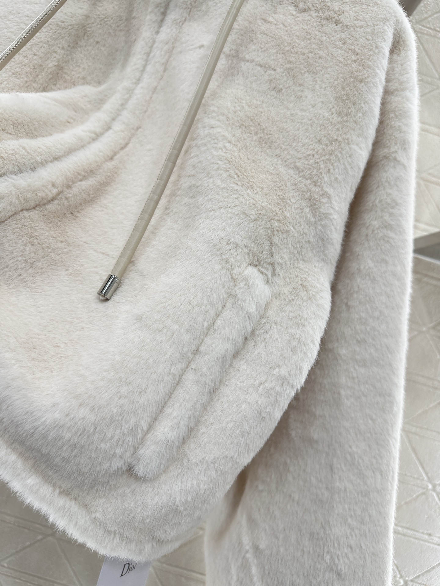 ♥Dio*♥2025新品上架 连帽水貂外套定制YB进口水貂毛材质，丝滑毛绒肌理，舒适保暖，连帽拉链外套版