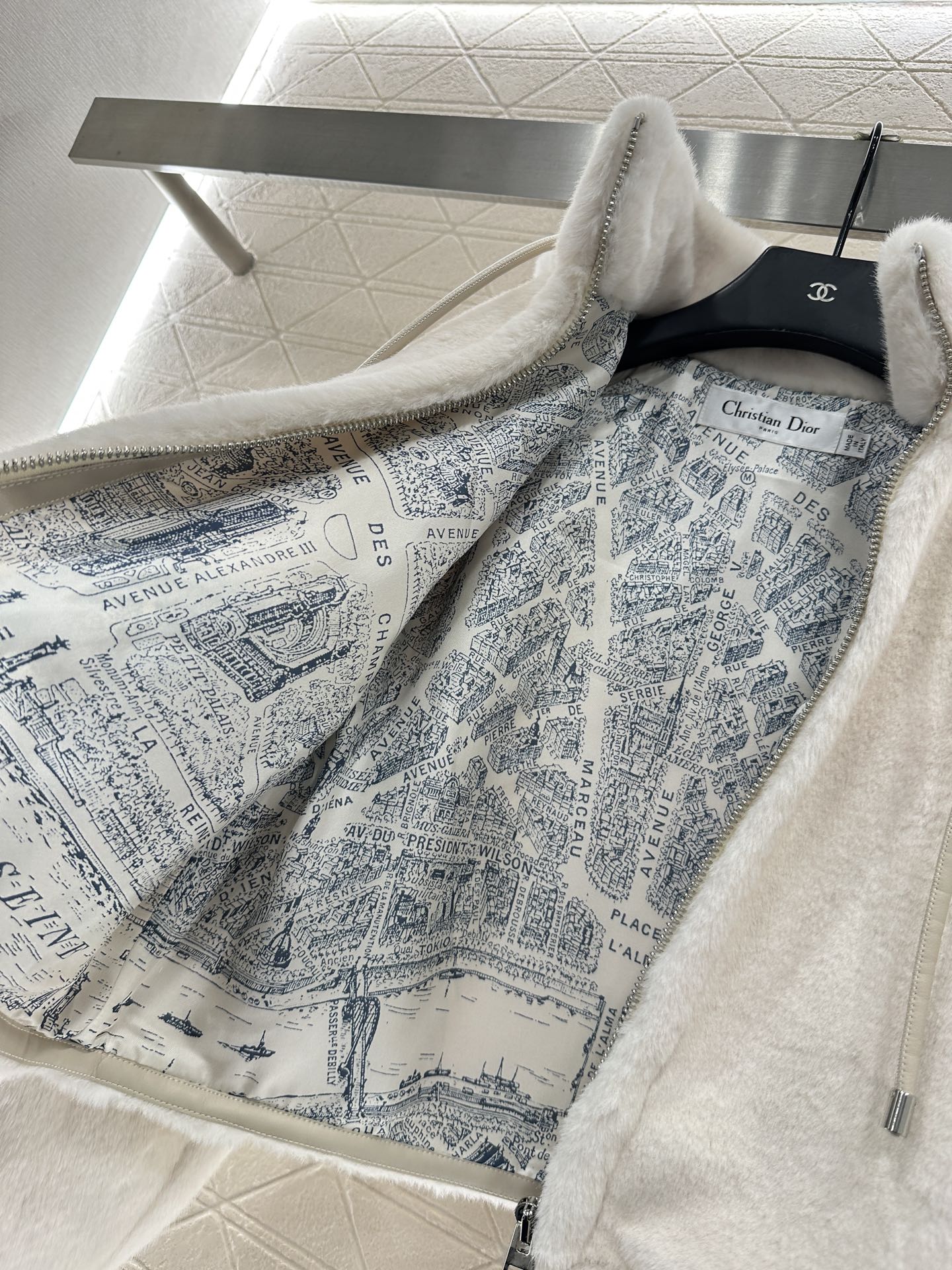 ♥Dio*♥2025新品上架 连帽水貂外套定制YB进口水貂毛材质，丝滑毛绒肌理，舒适保暖，连帽拉链外套版