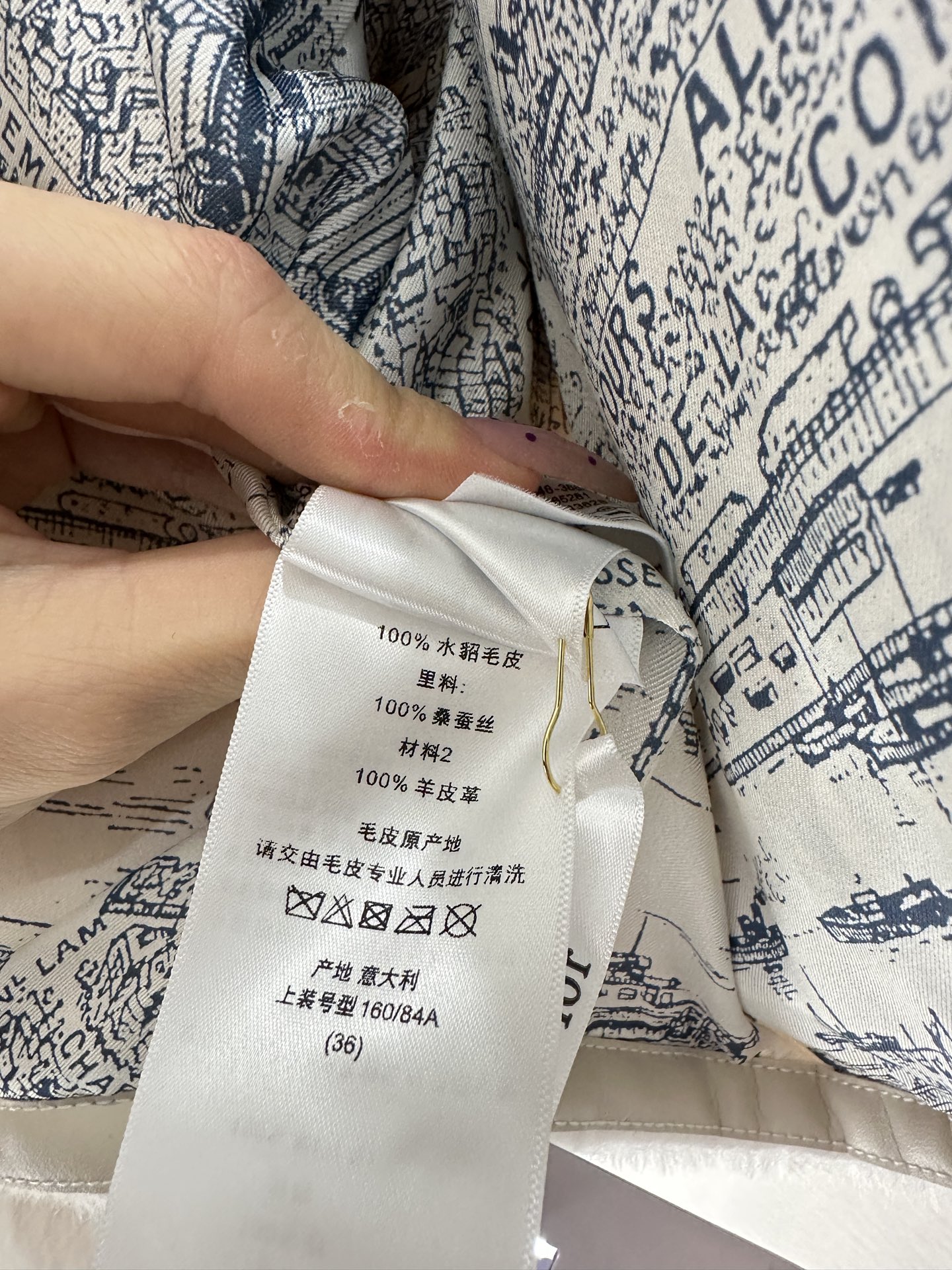 ♥Dio*♥2025新品上架 连帽水貂外套定制YB进口水貂毛材质，丝滑毛绒肌理，舒适保暖，连帽拉链外套版