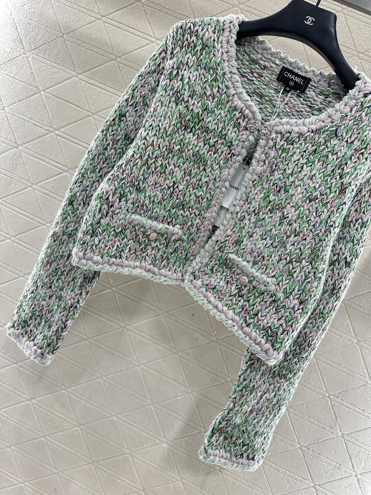 ♥Chane*♥2025新品上架 全手工捆边针织开衫定制YB棉毛纱线织造，穿搭舒适，柔软细腻。圆领长袖开