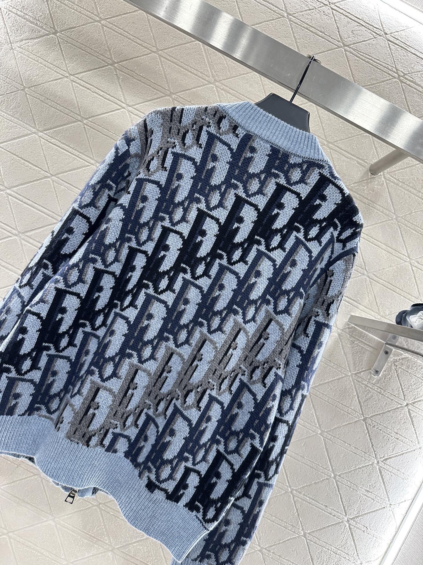 ♥Dioo*♥2025新品上架 提花针织拉链开衫定制YB羊毛纱线织造，质感光泽，柔软亲肤，拉链开衫剪裁，