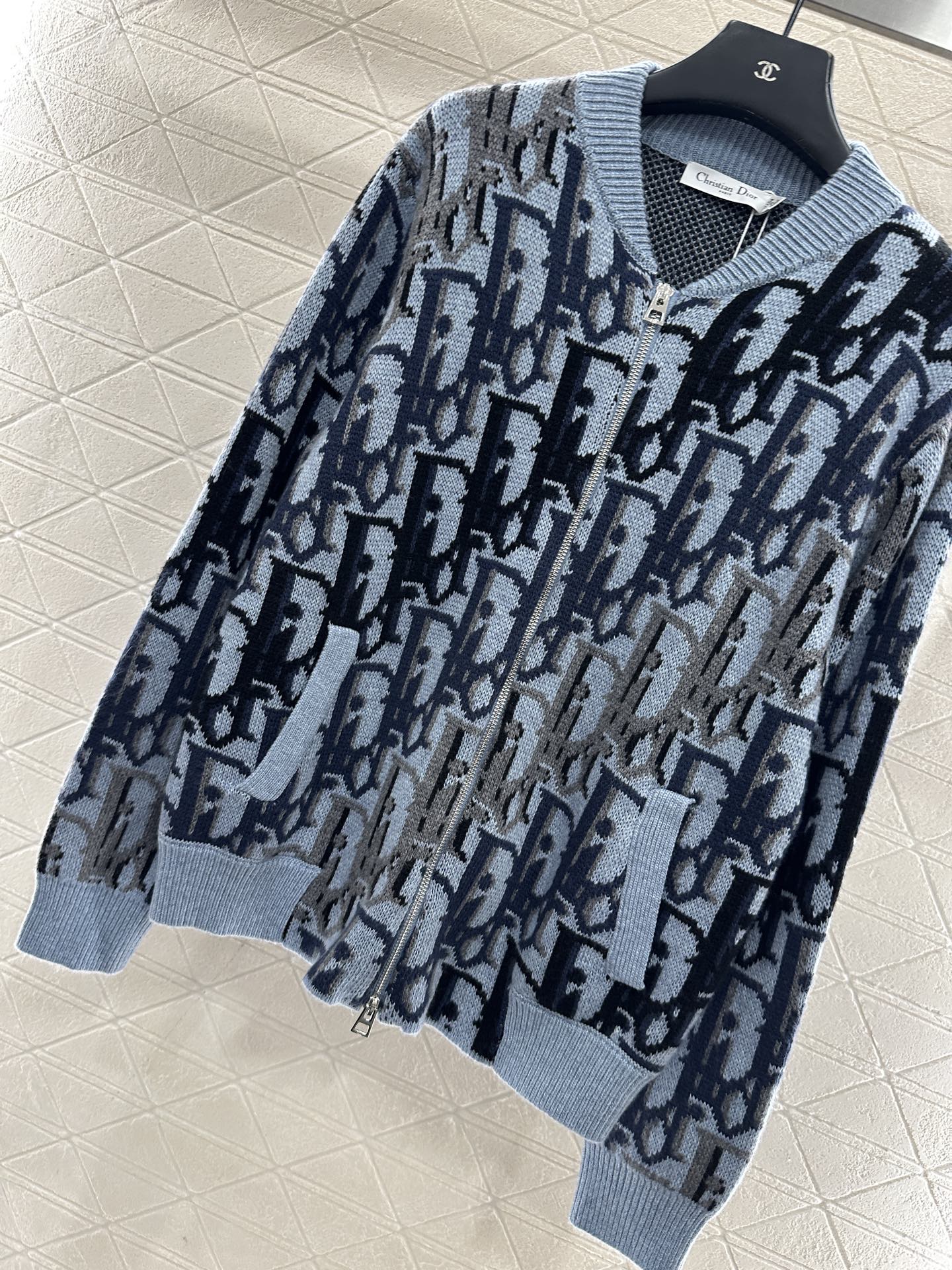 ♥Dioo*♥2025新品上架 提花针织拉链开衫定制YB羊毛纱线织造，质感光泽，柔软亲肤，拉链开衫剪裁，