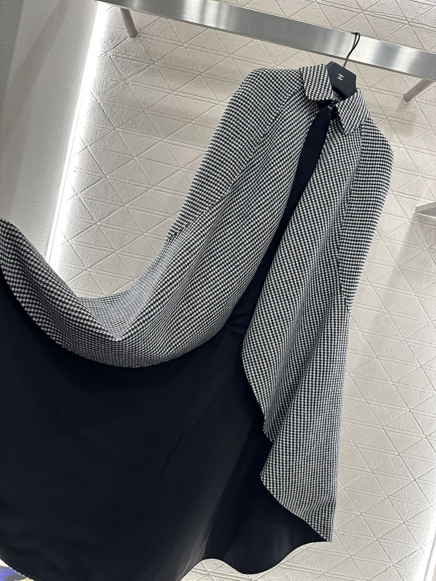 ♥Dio*♥2025新品上架 千鸟格长款披肩斗篷定制YB进口材质，质感光泽，穿搭洋气，翻领长款斗篷大衣披