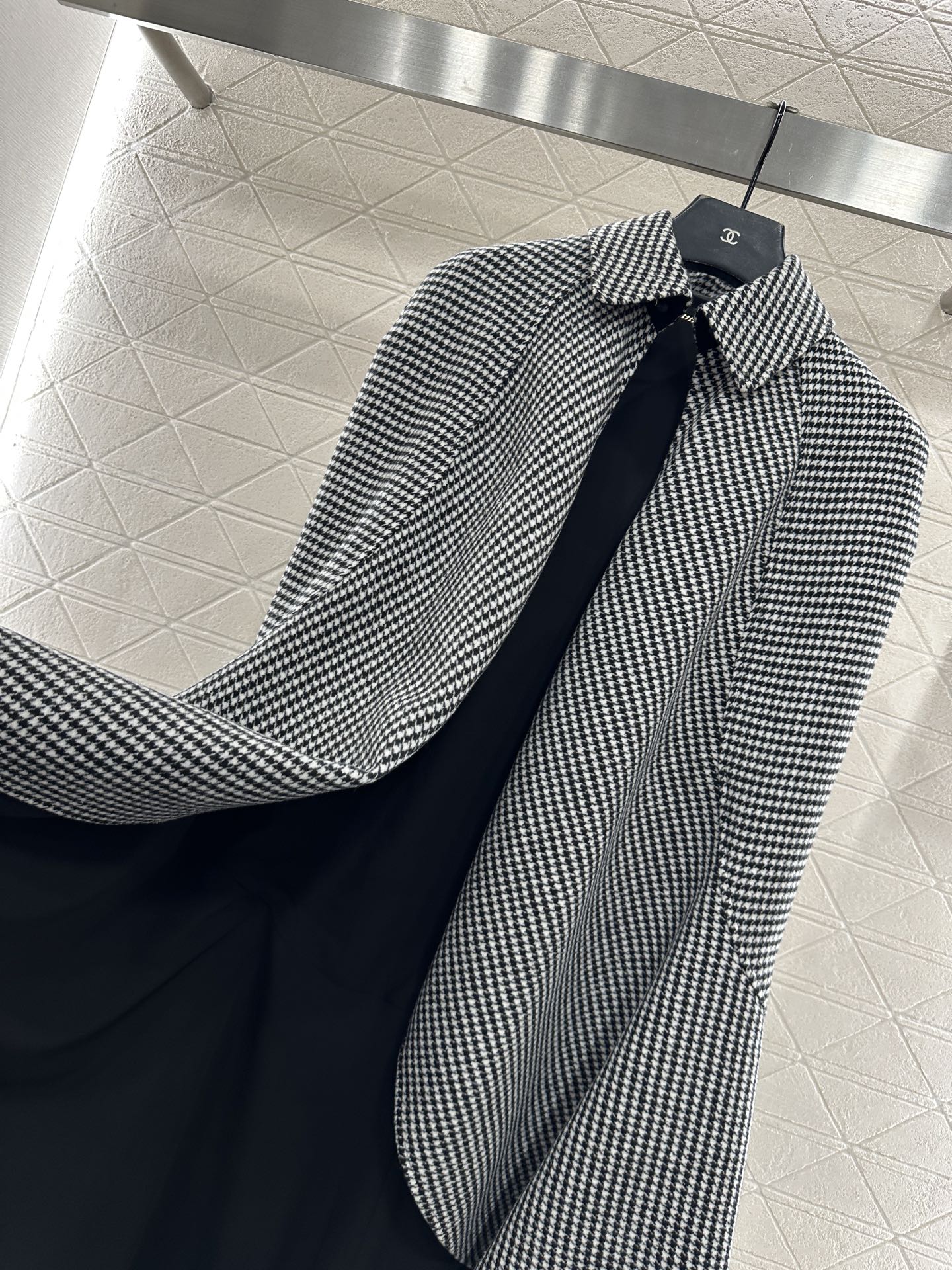 ♥Dio*♥2025新品上架 千鸟格长款披肩斗篷定制YB进口材质，质感光泽，穿搭洋气，翻领长款斗篷大衣披