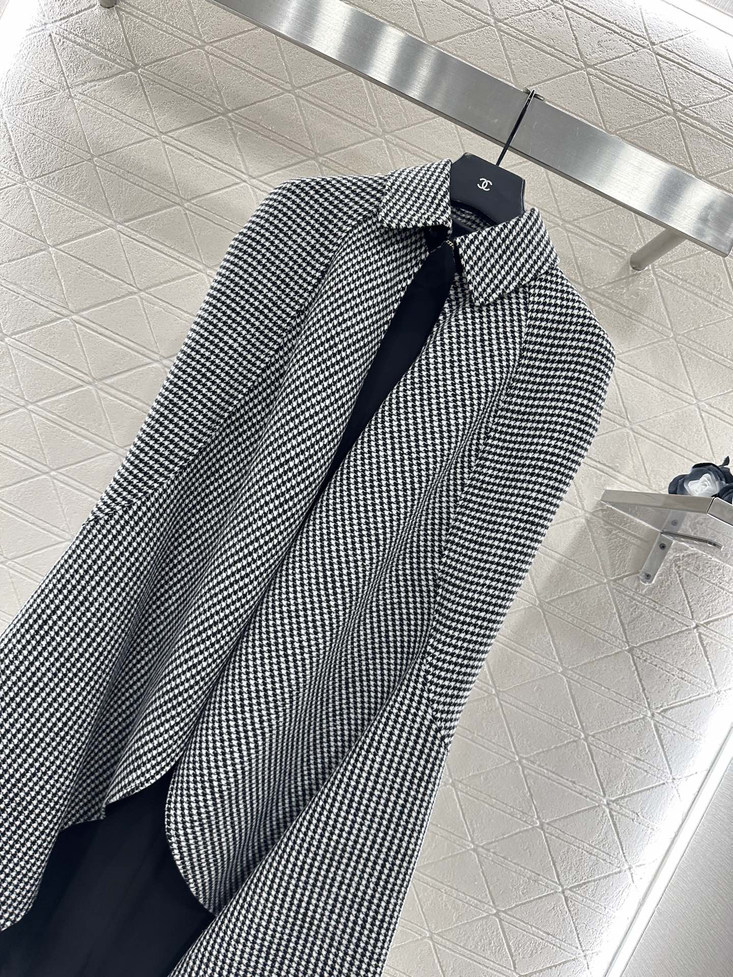 ♥Dio*♥2025新品上架 千鸟格长款披肩斗篷定制YB进口材质，质感光泽，穿搭洋气，翻领长款斗篷大衣披