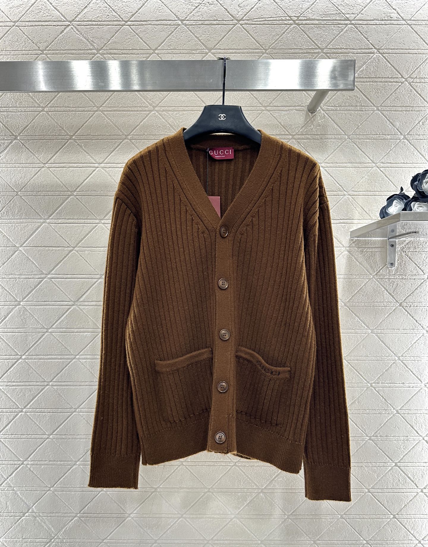 ♥Gucc*♥2025新品上架 口袋针织开衫定制YB羊绒羊毛纱线织造，质感高级，舒适柔软，V领针织开衫剪