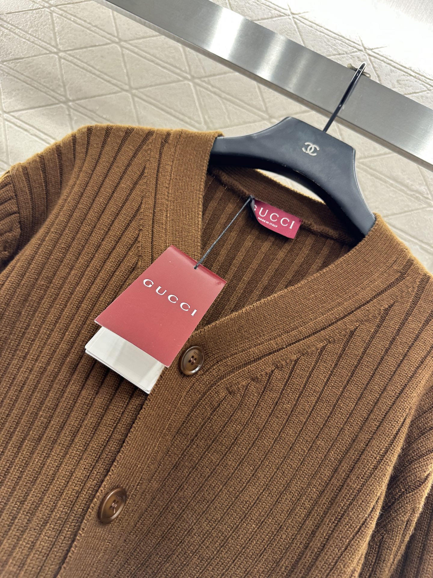 ♥Gucc*♥2025新品上架 口袋针织开衫定制YB羊绒羊毛纱线织造，质感高级，舒适柔软，V领针织开衫剪