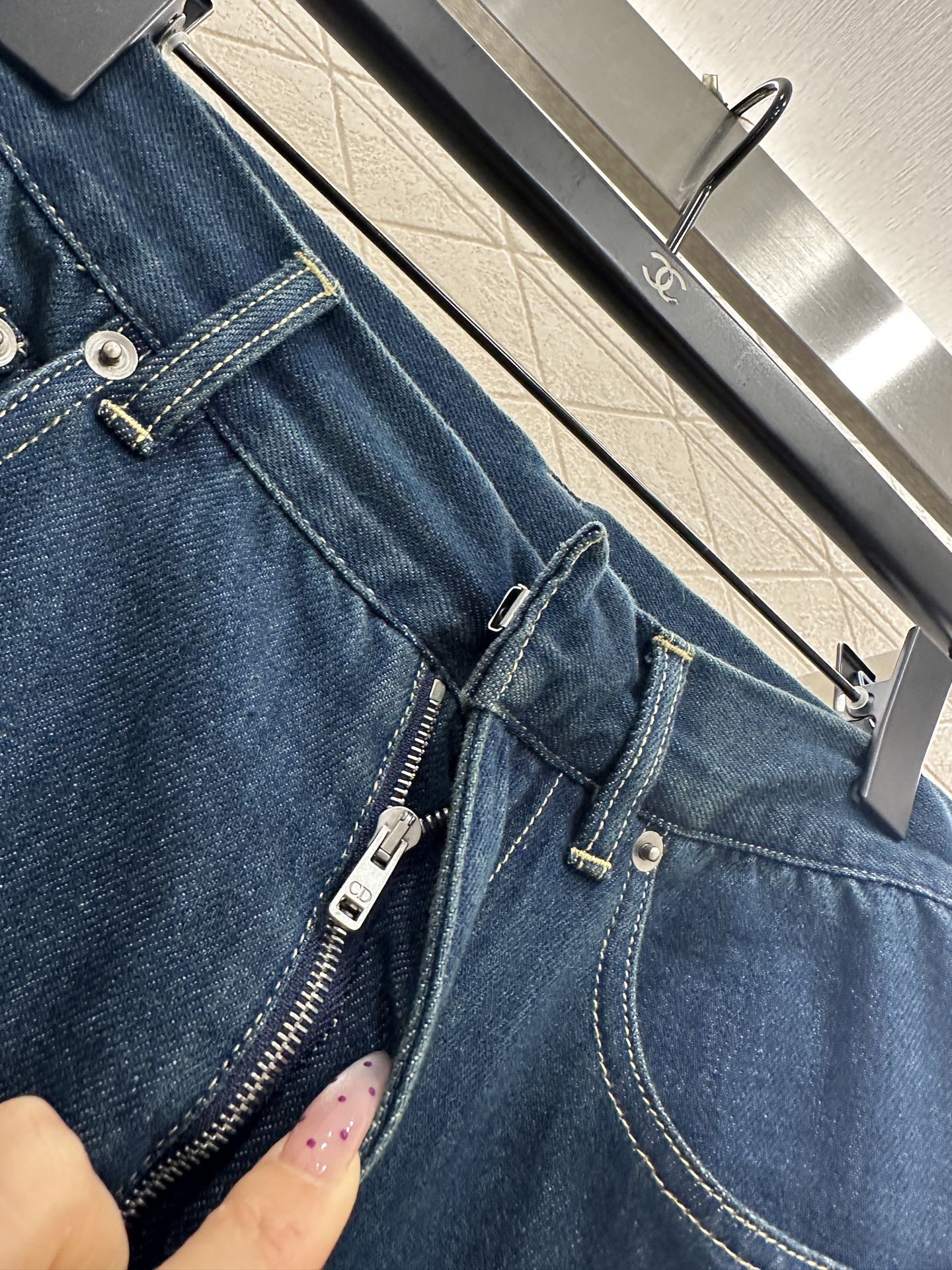 ♥Dio*♥2025新品上架 牛仔直筒长裤定制YB斜纹棉牛仔材质，质感细腻，穿搭有型，直筒修身长裤版型，