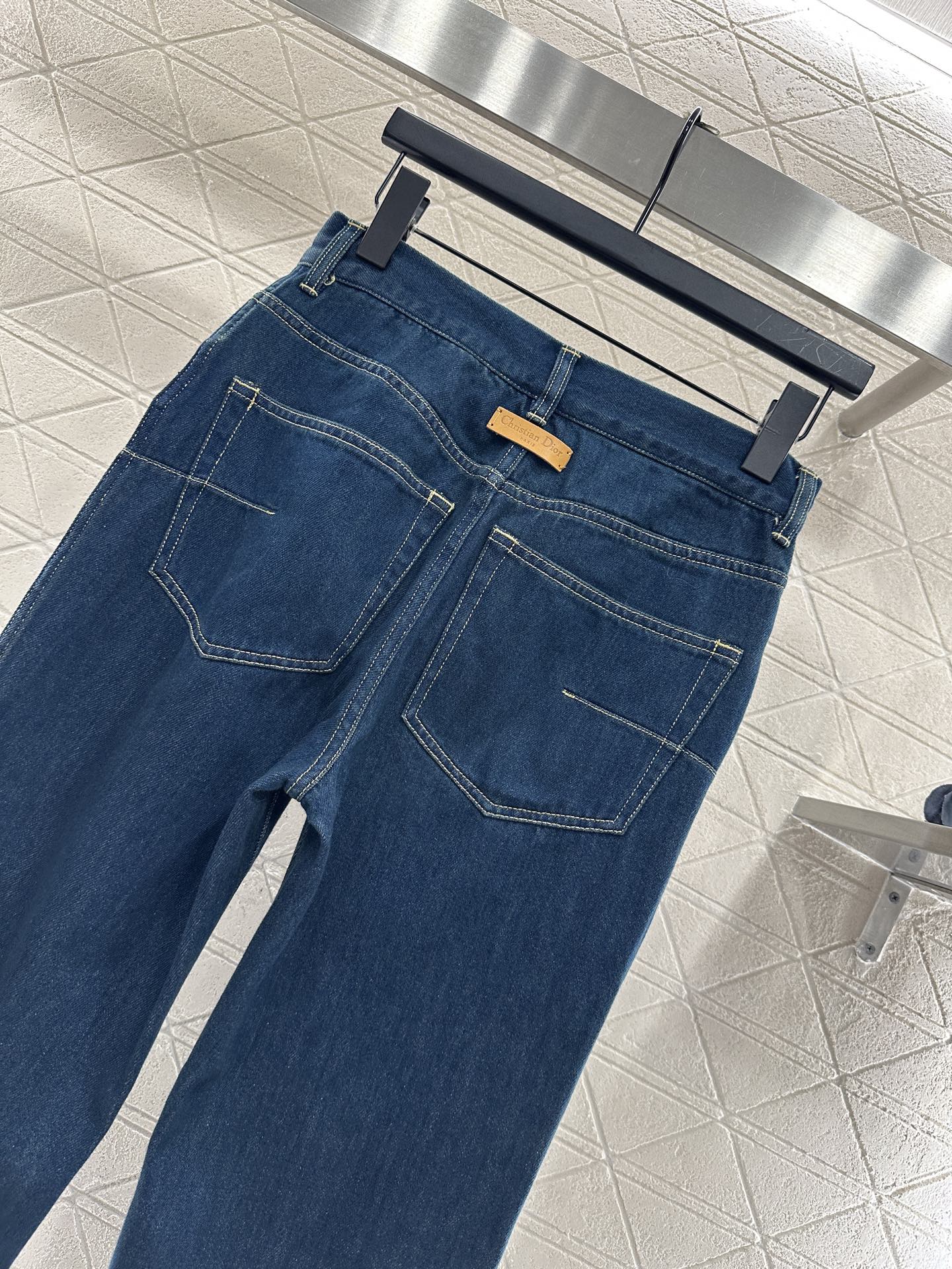 ♥Dio*♥2025新品上架 牛仔直筒长裤定制YB斜纹棉牛仔材质，质感细腻，穿搭有型，直筒修身长裤版型，