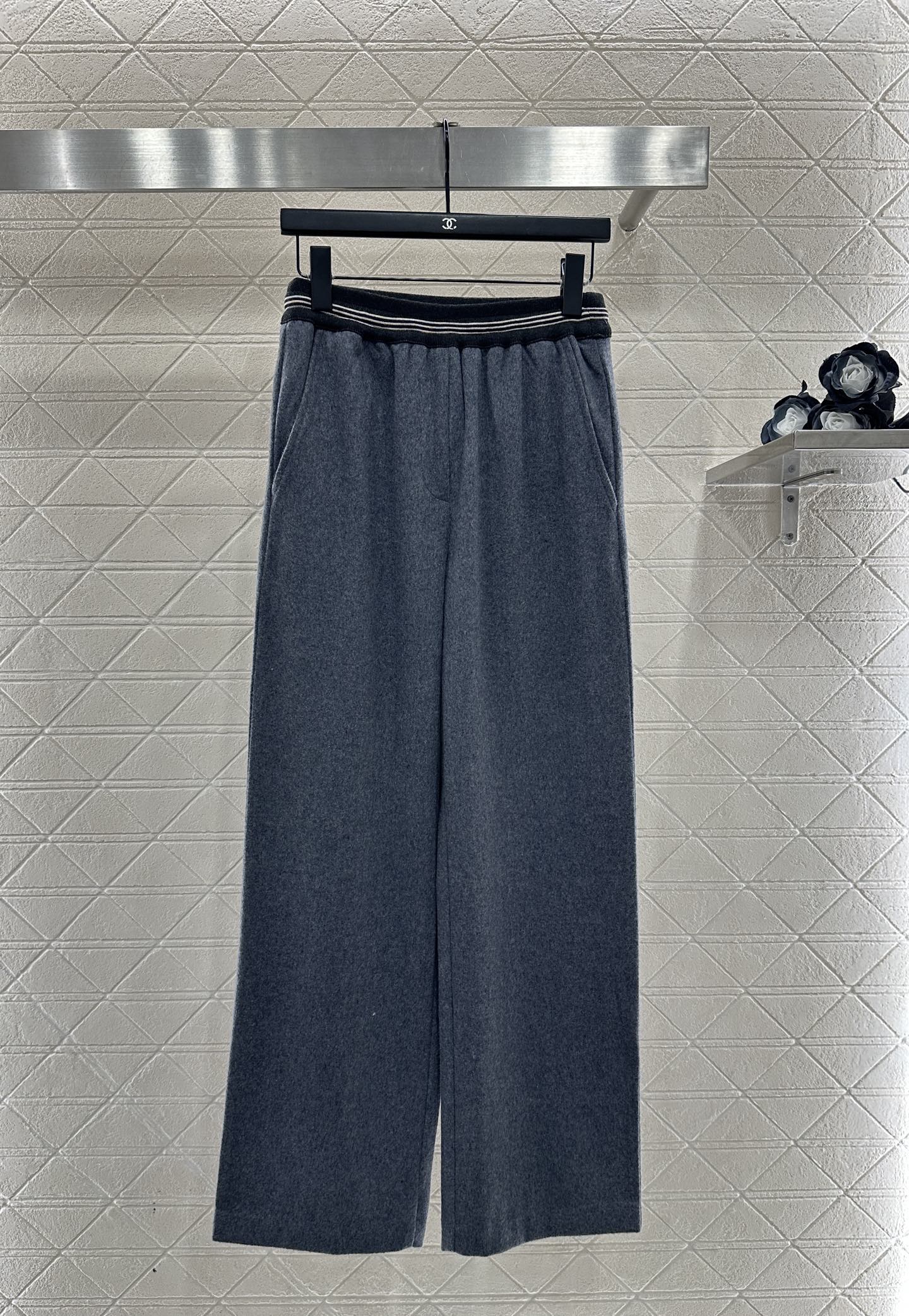 ♥Miumi*♥2025新品上架 羊毛拼色字母外套长裤套装定制YB羊绒羊毛材质，肌理明显，质感高级，多重