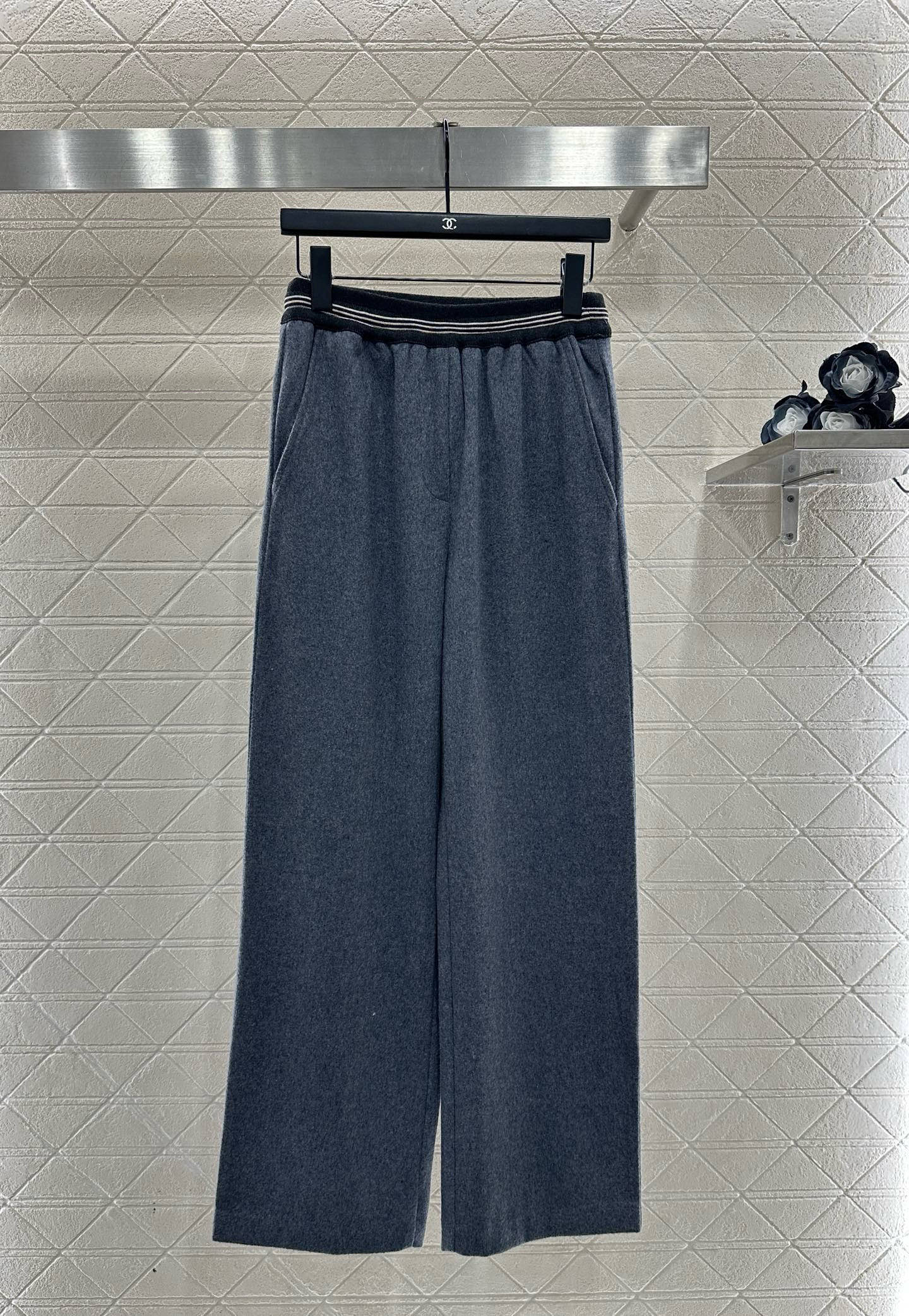 ♥Miumi*♥2025新品上架 羊毛拼色字母外套长裤套装定制YB羊绒羊毛材质，肌理明显，质感高级，多重