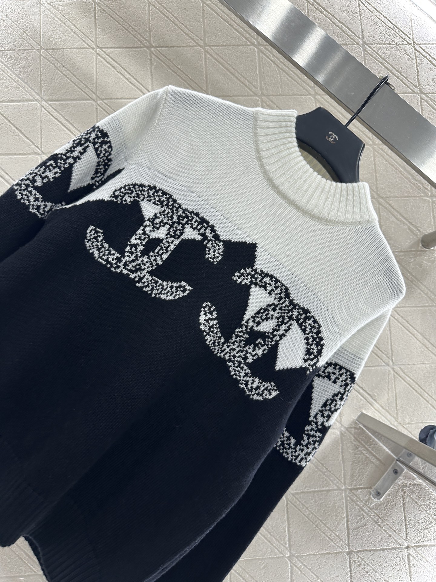 ♥Chane*♥2025新品上架 提花针织套头毛衣定制YB羊毛纱线织造，质感细腻，穿搭舒适，宽松套头毛衣