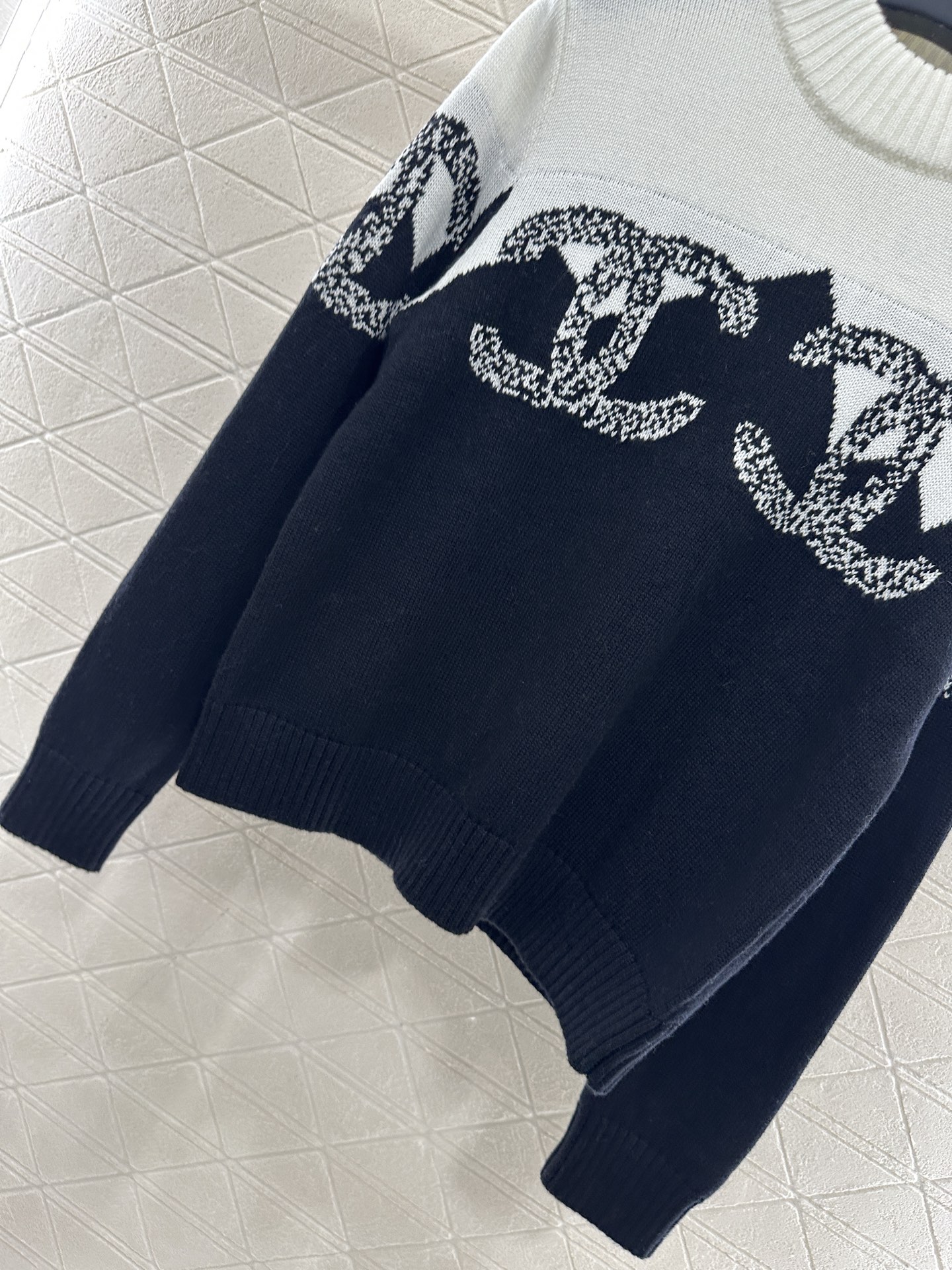 ♥Chane*♥2025新品上架 提花针织套头毛衣定制YB羊毛纱线织造，质感细腻，穿搭舒适，宽松套头毛衣