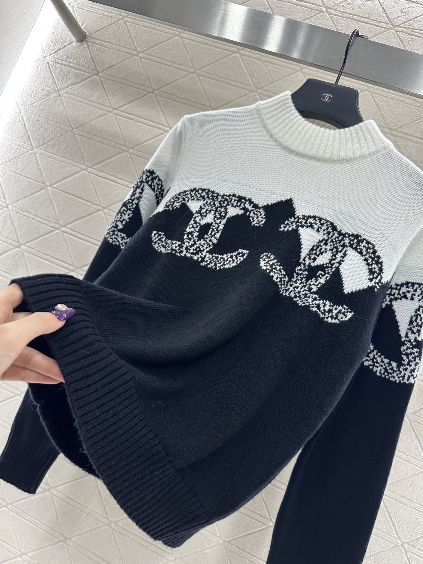 ♥Chane*♥2025新品上架 提花针织套头毛衣定制YB羊毛纱线织造，质感细腻，穿搭舒适，宽松套头毛衣