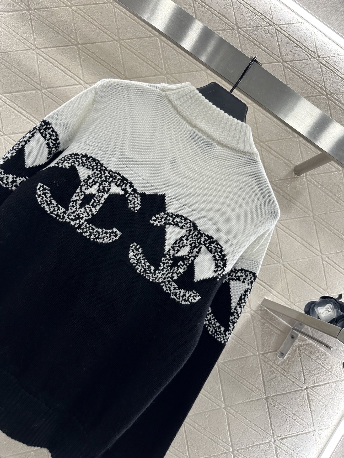 ♥Chane*♥2025新品上架 提花针织套头毛衣定制YB羊毛纱线织造，质感细腻，穿搭舒适，宽松套头毛衣