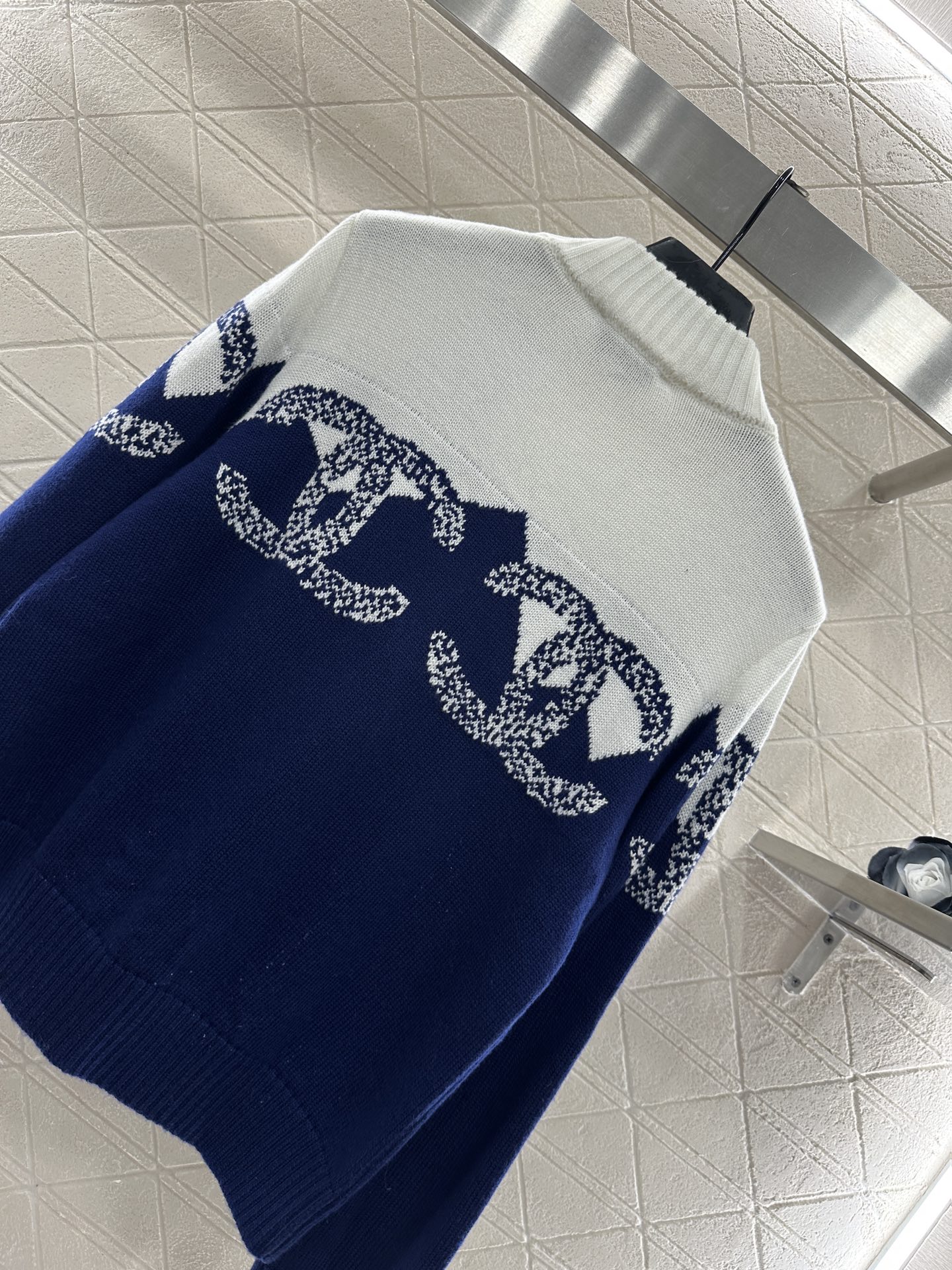 ♥Chane*♥2025新品上架 提花针织套头毛衣定制YB羊毛纱线织造，质感细腻，穿搭舒适，宽松套头毛衣