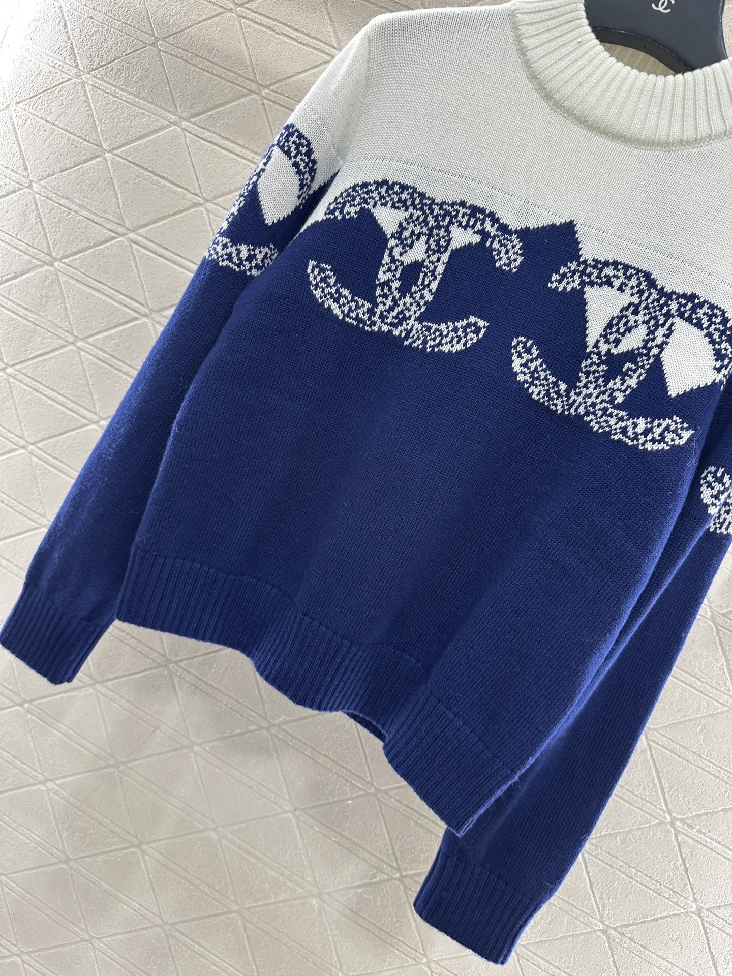 ♥Chane*♥2025新品上架 提花针织套头毛衣定制YB羊毛纱线织造，质感细腻，穿搭舒适，宽松套头毛衣