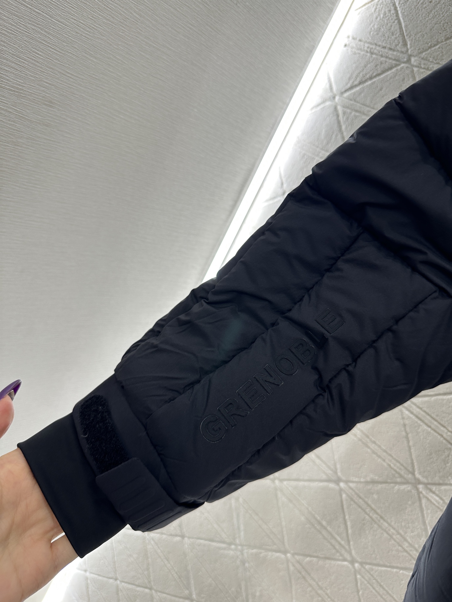 ♥Moncle*♥2025新品上架 尼龙连帽羽绒服定制YB进口防风防水尼龙材质，其工艺处理还原，御寒功能