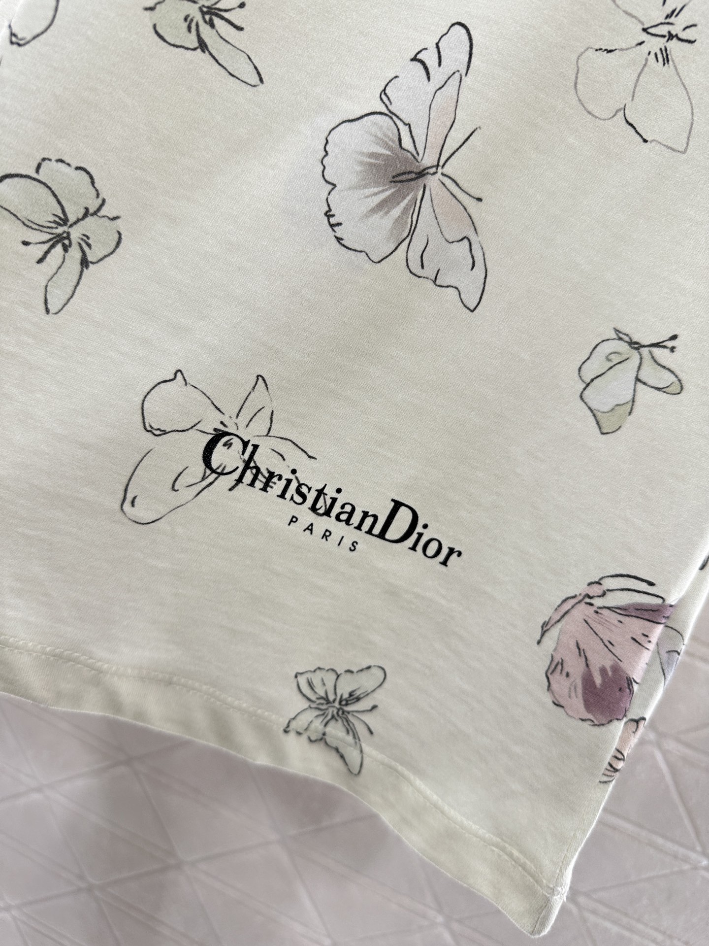 ♥Dio*♥2025新品上架 圆领印花𝑇𝑒𝑒定制YB斜纹全棉材质，质感高级，柔软舒适，常规短袖T恤裁剪，