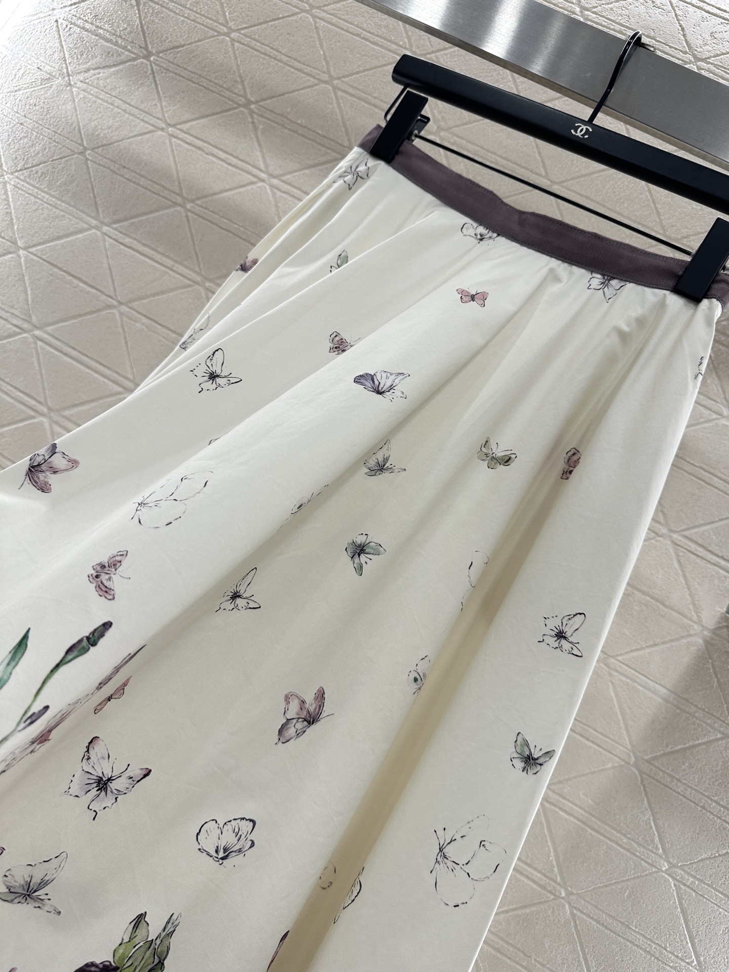 ♥Dio*♥2025新品上架 直喷碎花伞状半身裙定制YB斜纹全棉材质，质感垂顺舒适，吸湿透气，高腰伞状中