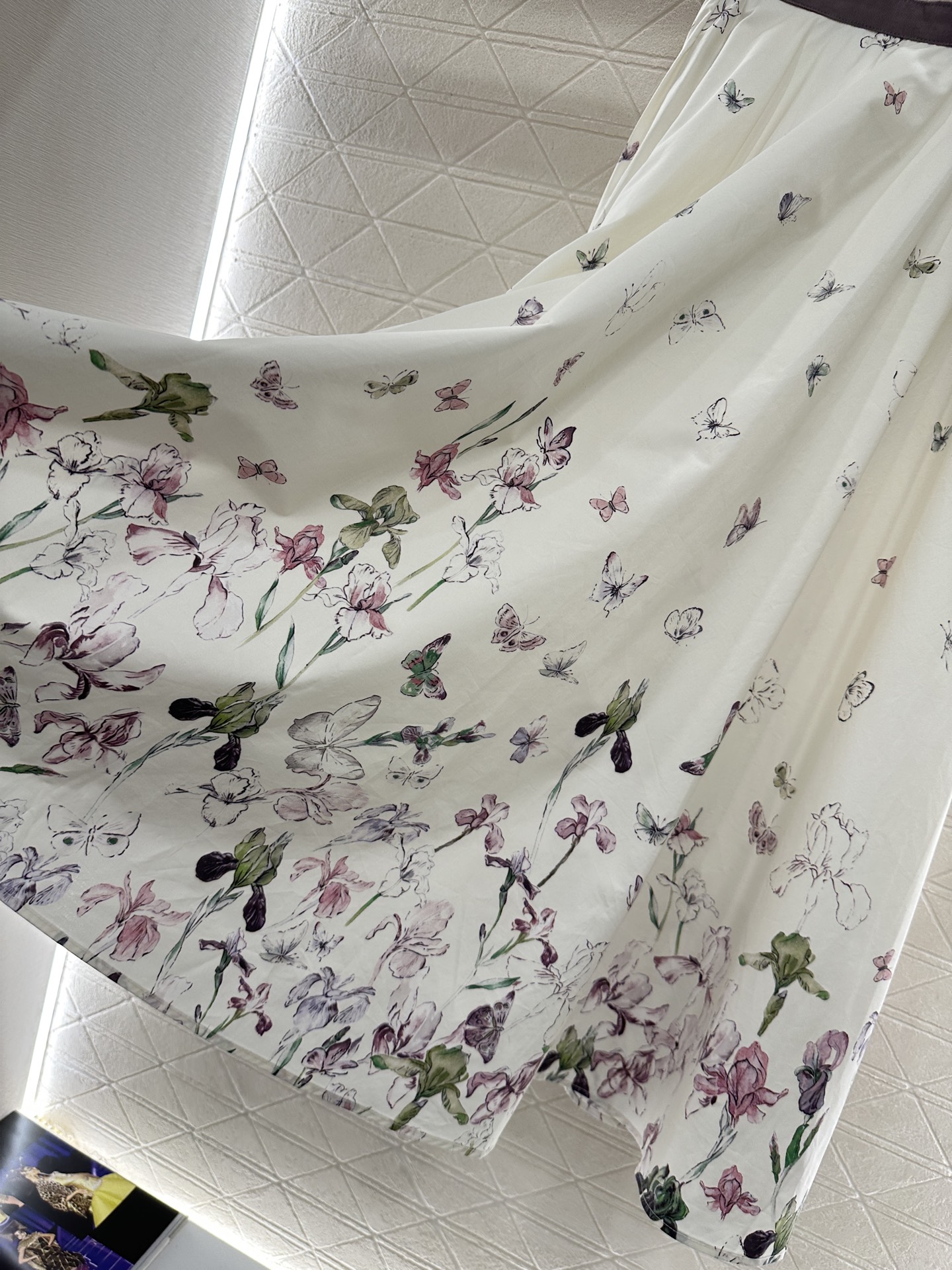 ♥Dio*♥2025新品上架 直喷碎花伞状半身裙定制YB斜纹全棉材质，质感垂顺舒适，吸湿透气，高腰伞状中