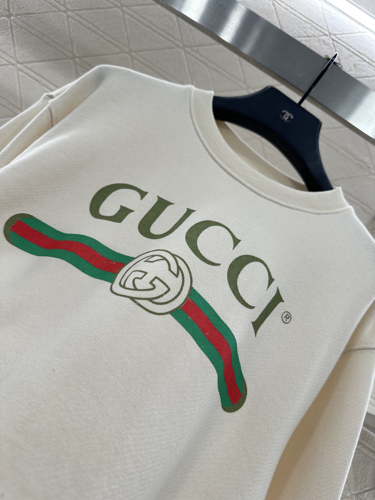 ♥Gucc*♥2025新品上架 撞色字母圆领卫衣定制YB原生全棉面料，弹力舒适，质感十足，标志性横杠打底