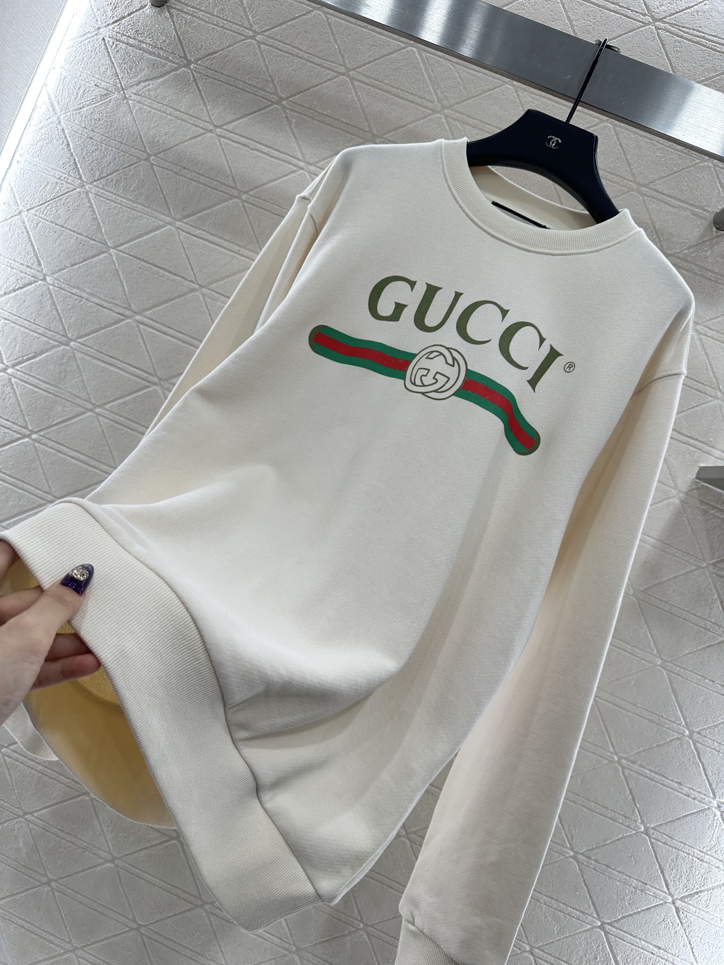 ♥Gucc*♥2025新品上架 撞色字母圆领卫衣定制YB原生全棉面料，弹力舒适，质感十足，标志性横杠打底