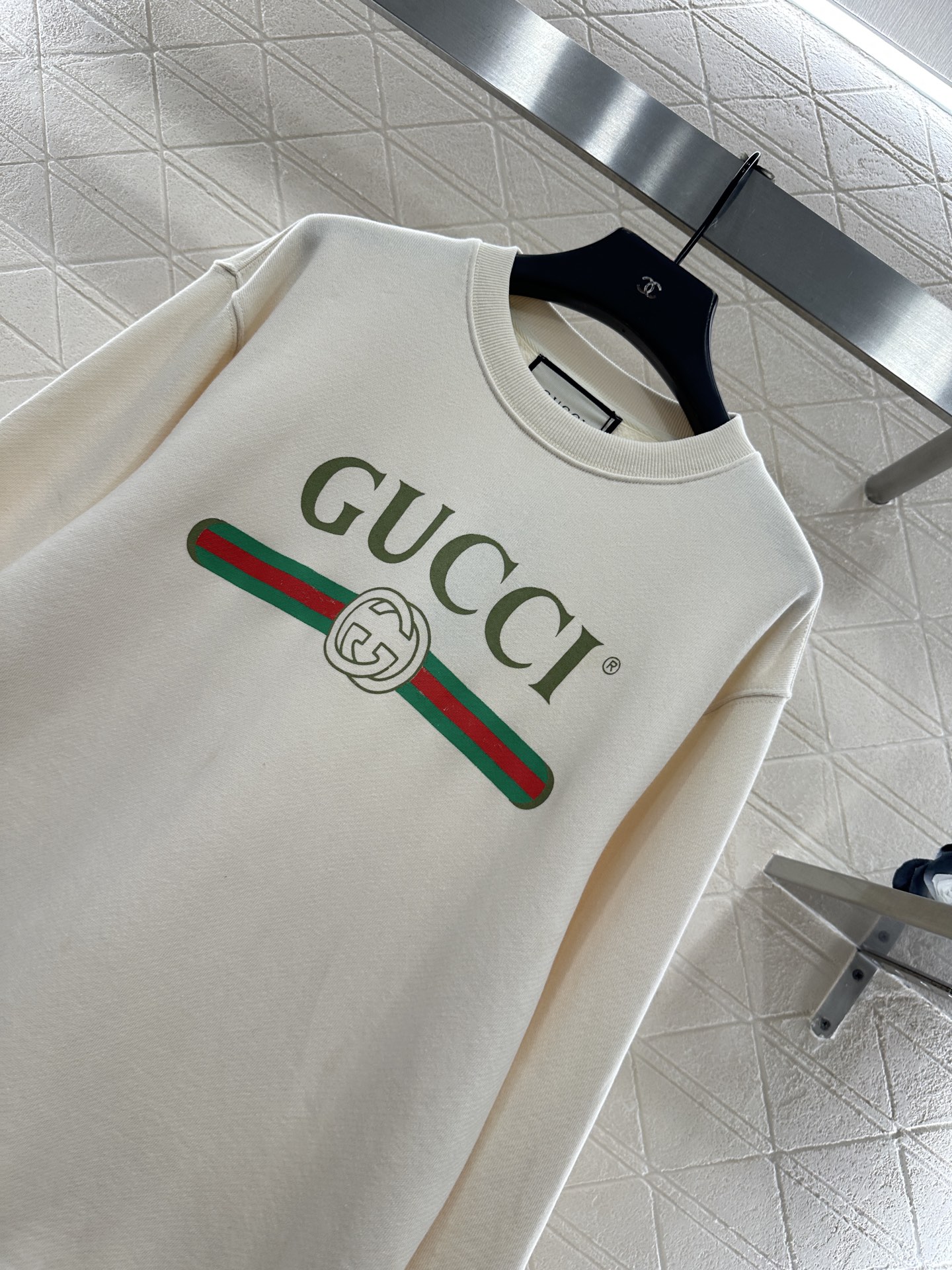 ♥Gucc*♥2025新品上架 撞色字母圆领卫衣定制YB原生全棉面料，弹力舒适，质感十足，标志性横杠打底