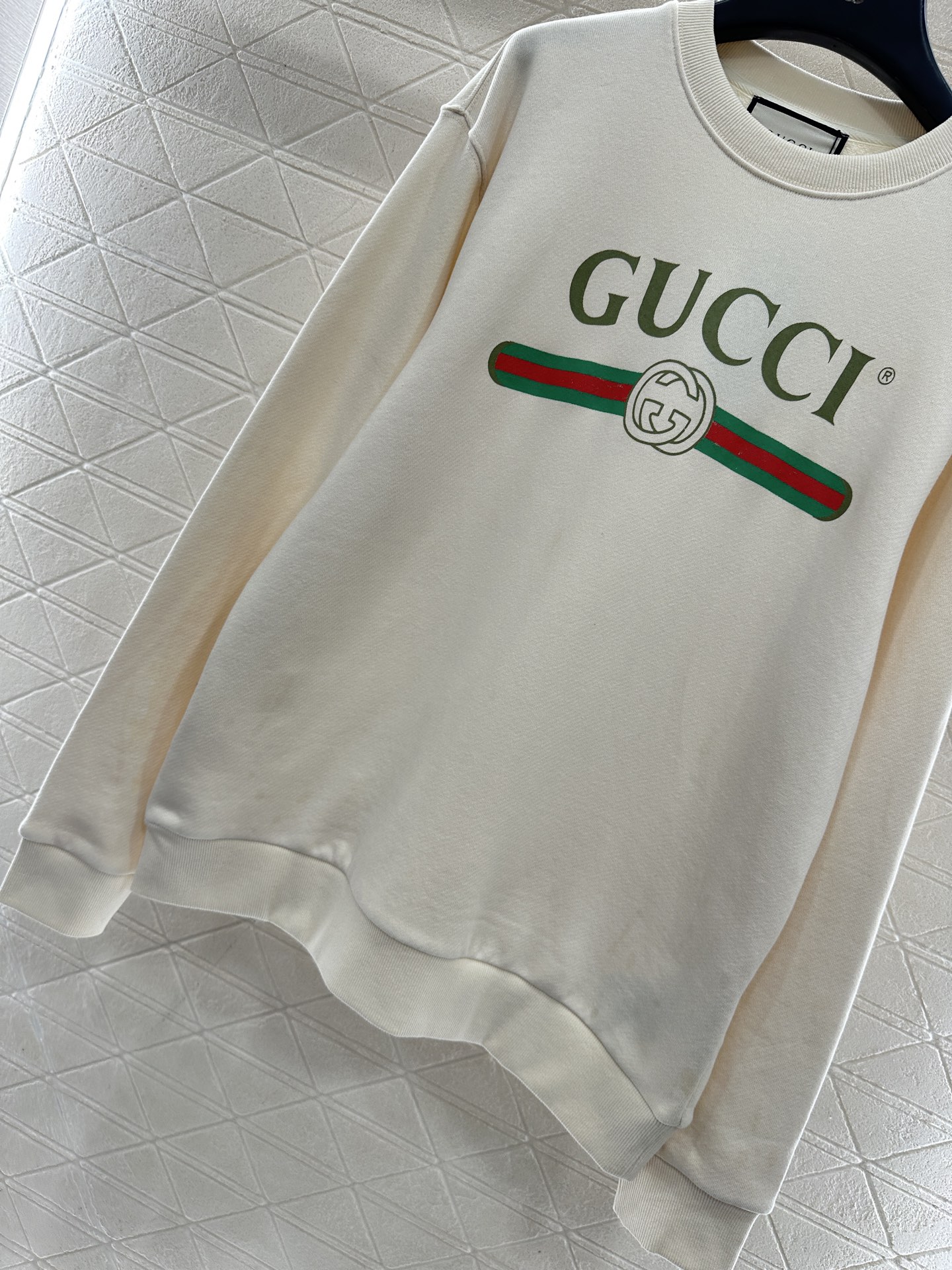 ♥Gucc*♥2025新品上架 撞色字母圆领卫衣定制YB原生全棉面料，弹力舒适，质感十足，标志性横杠打底